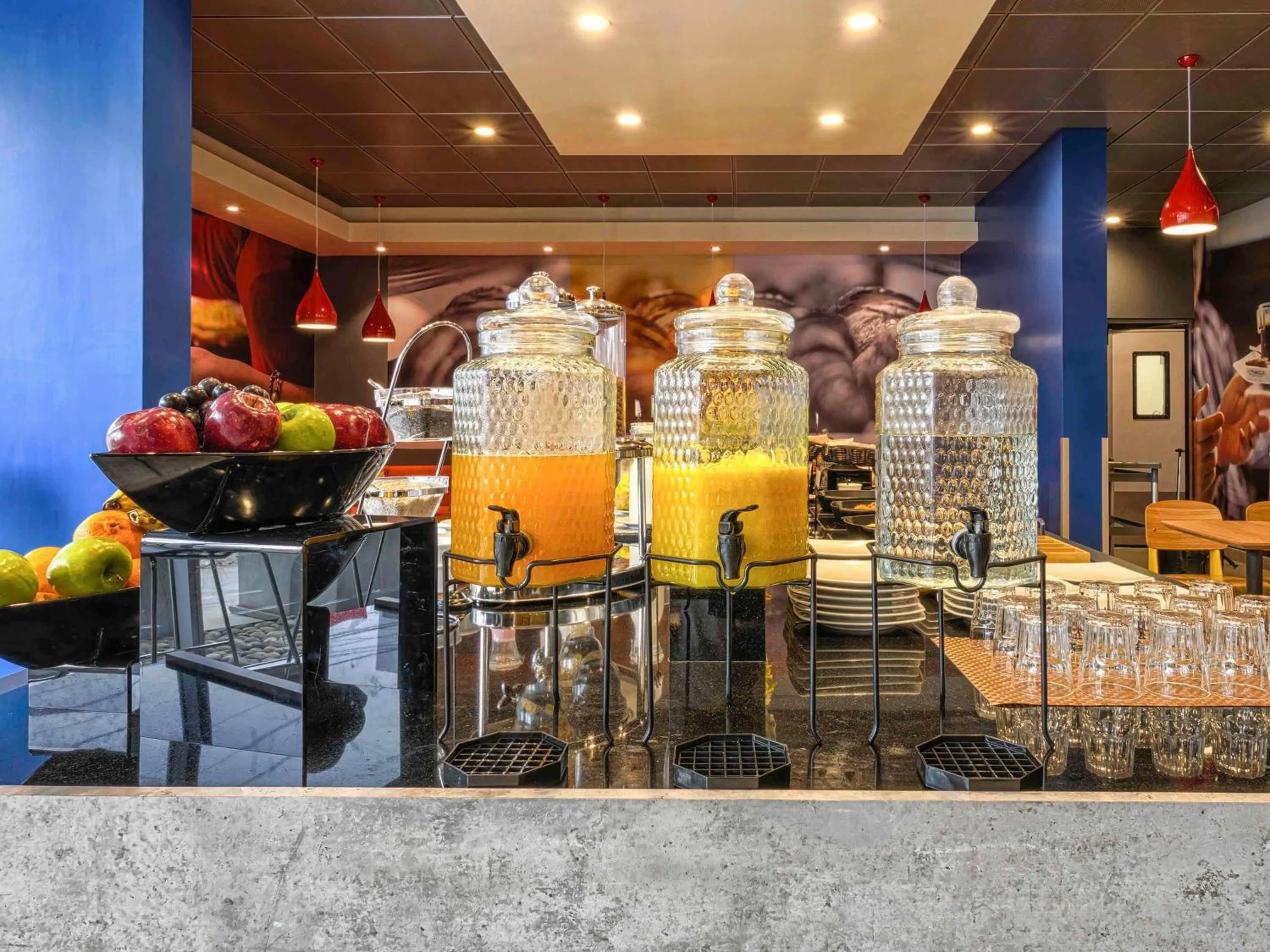 Restaurant/places to eat in ibis Trujillo