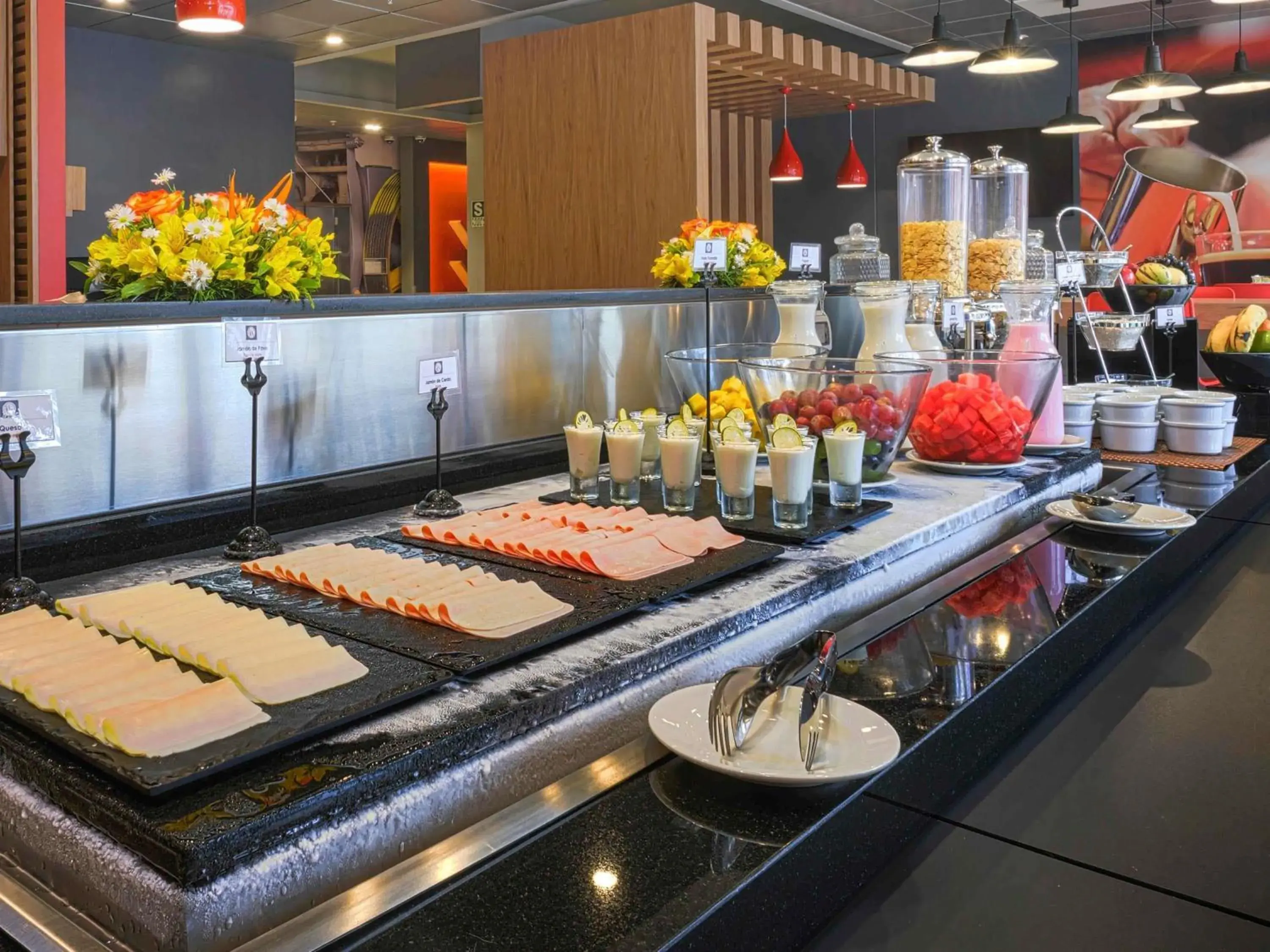 Restaurant/places to eat in ibis Trujillo Restaurant/places to eat in ibis Trujillo