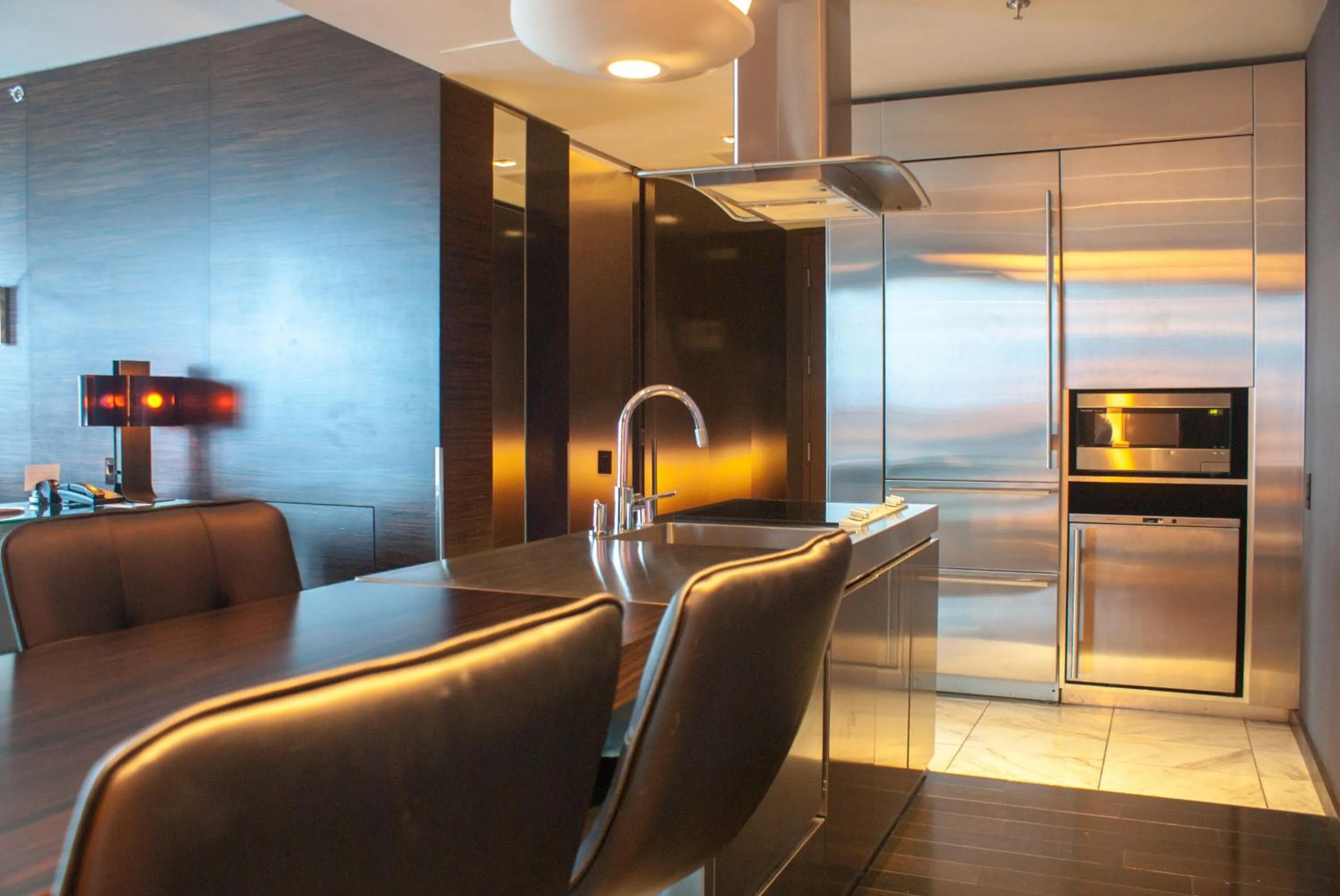 Kitchen or kitchenette in Palms Place Hotel and Spa