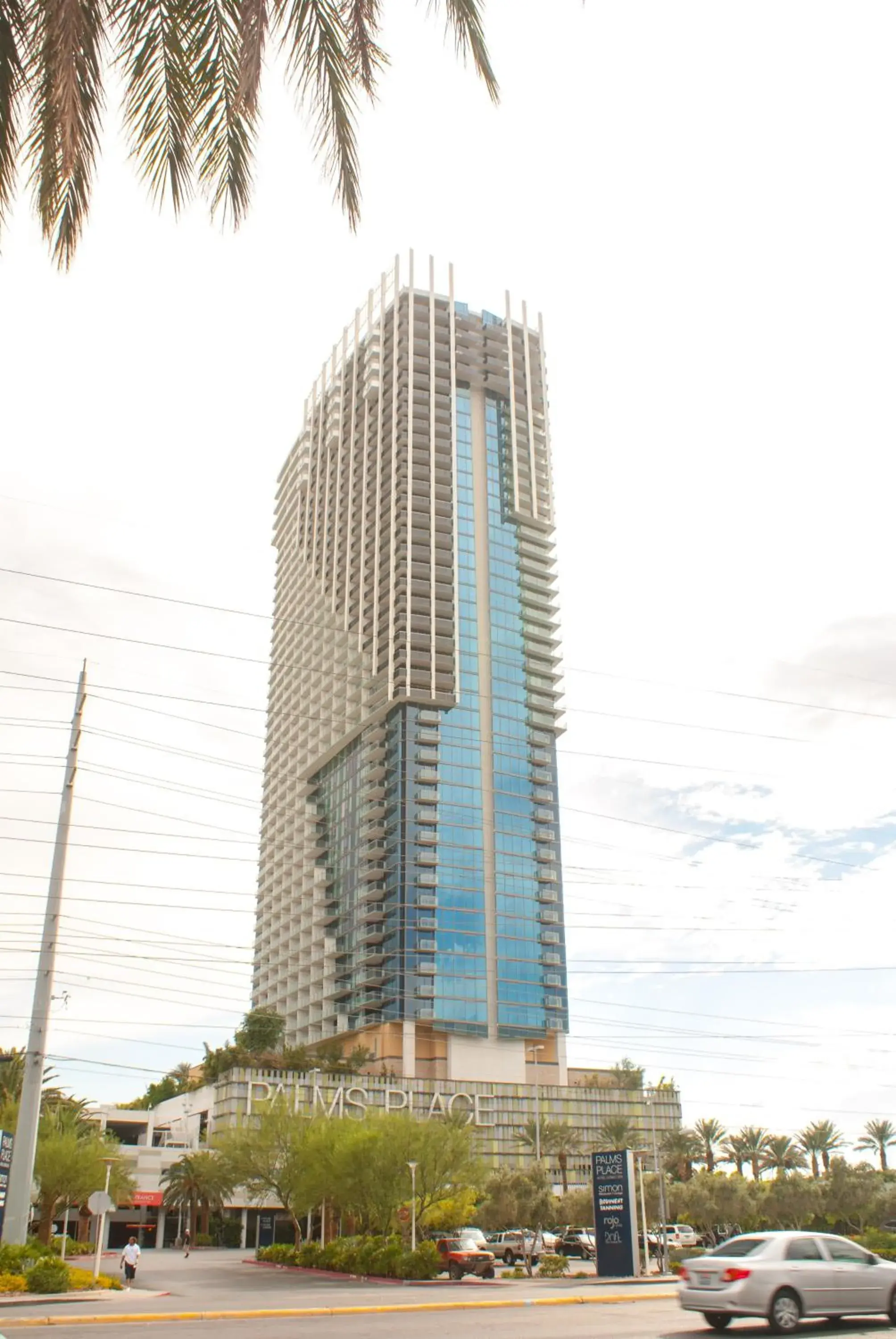 Facade/entrance in Palms Place Hotel and Spa Facade/entrance in Palms Place Hotel and Spa