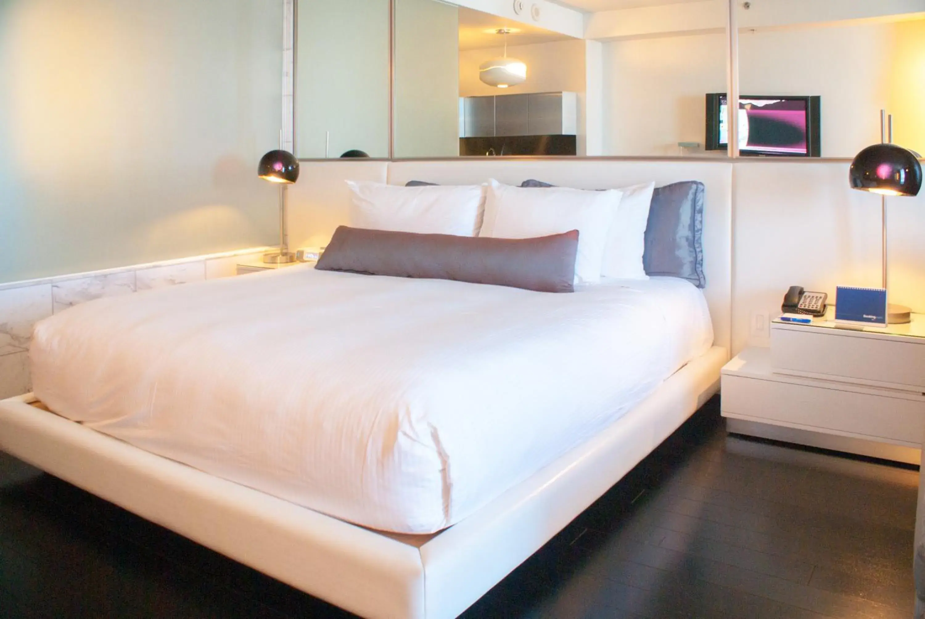 Bedroom, Bed in Palms Place Hotel and Spa Bedroom, Bed in Palms Place Hotel and Spa