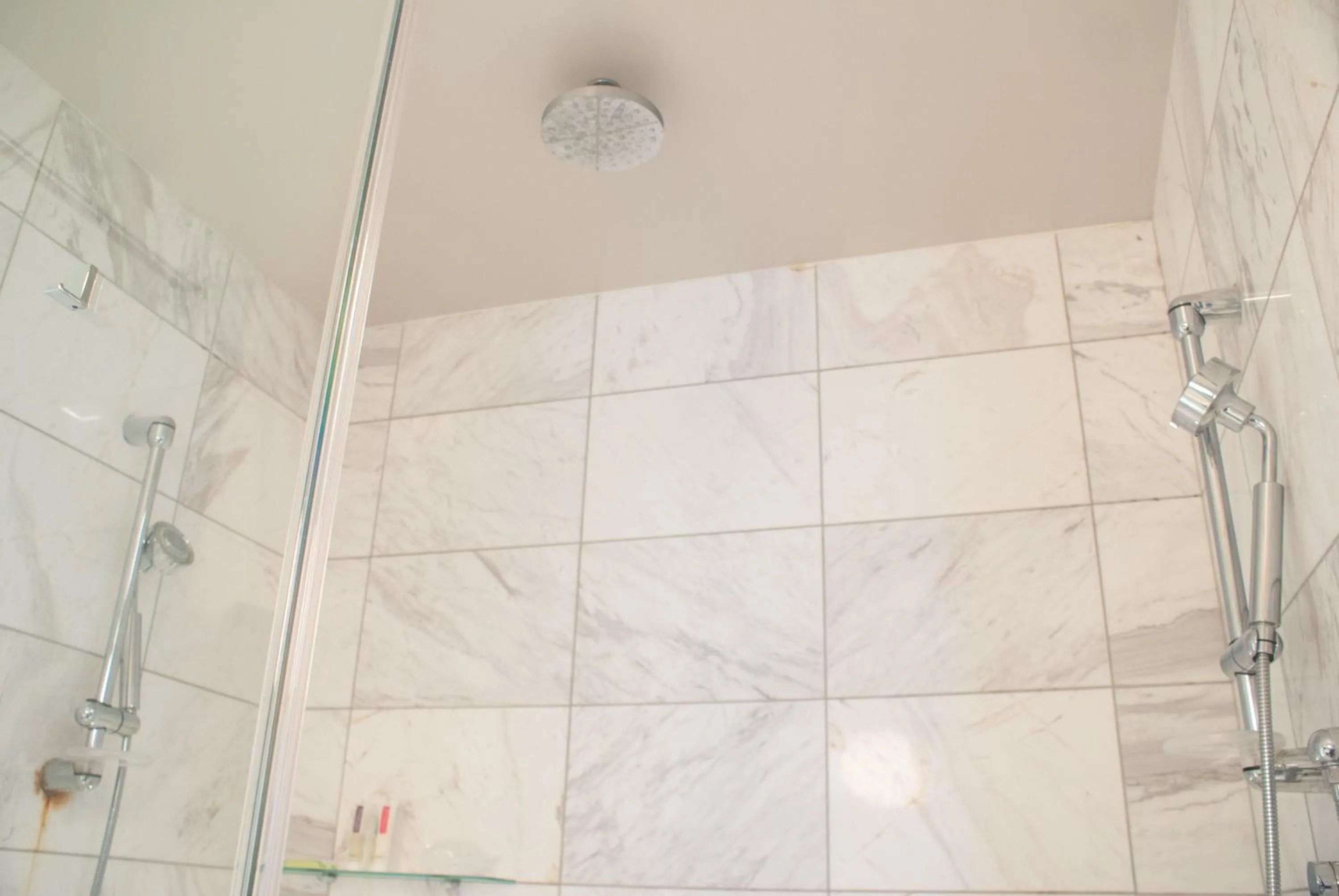 Shower in Palms Place Hotel and Spa