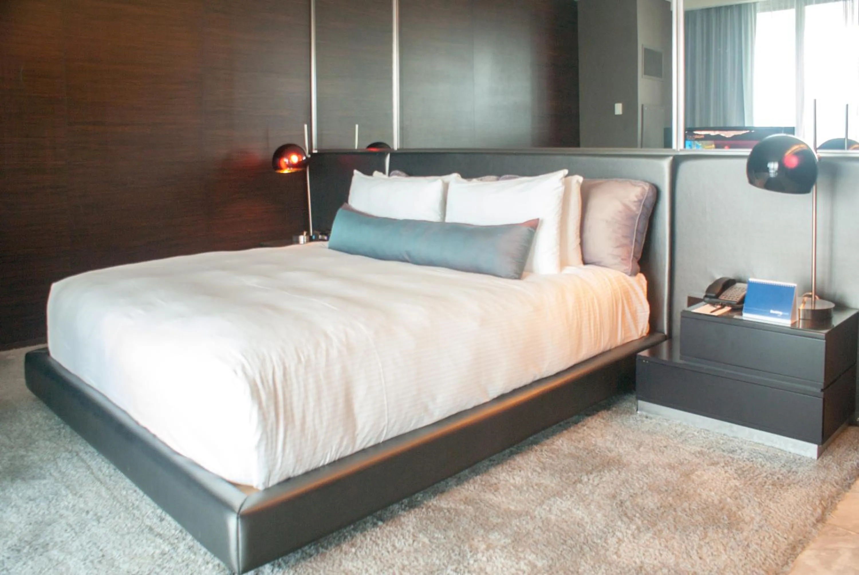 Bed in Palms Place Hotel and Spa