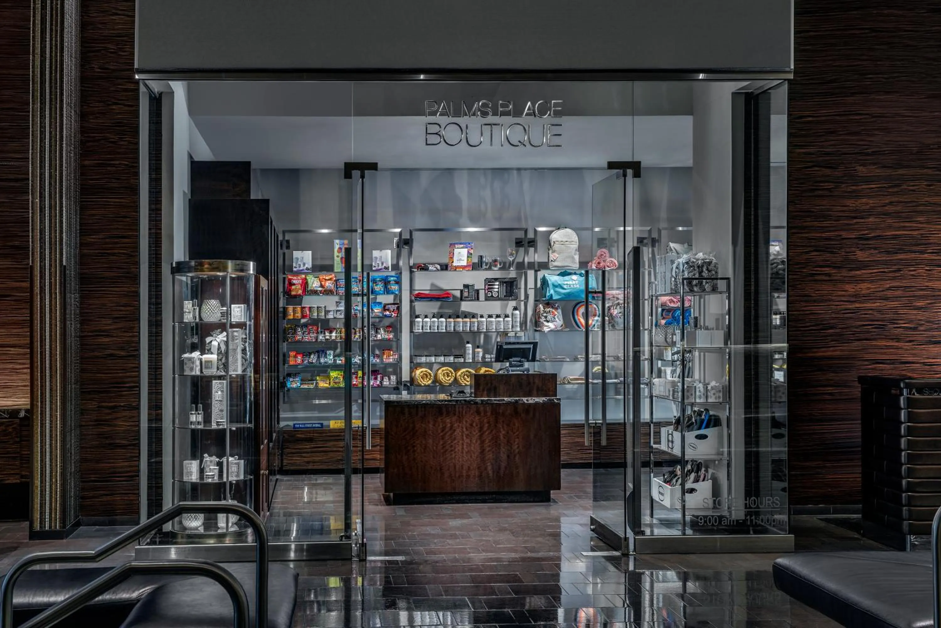 On-site shops in Palms Place Hotel and Spa