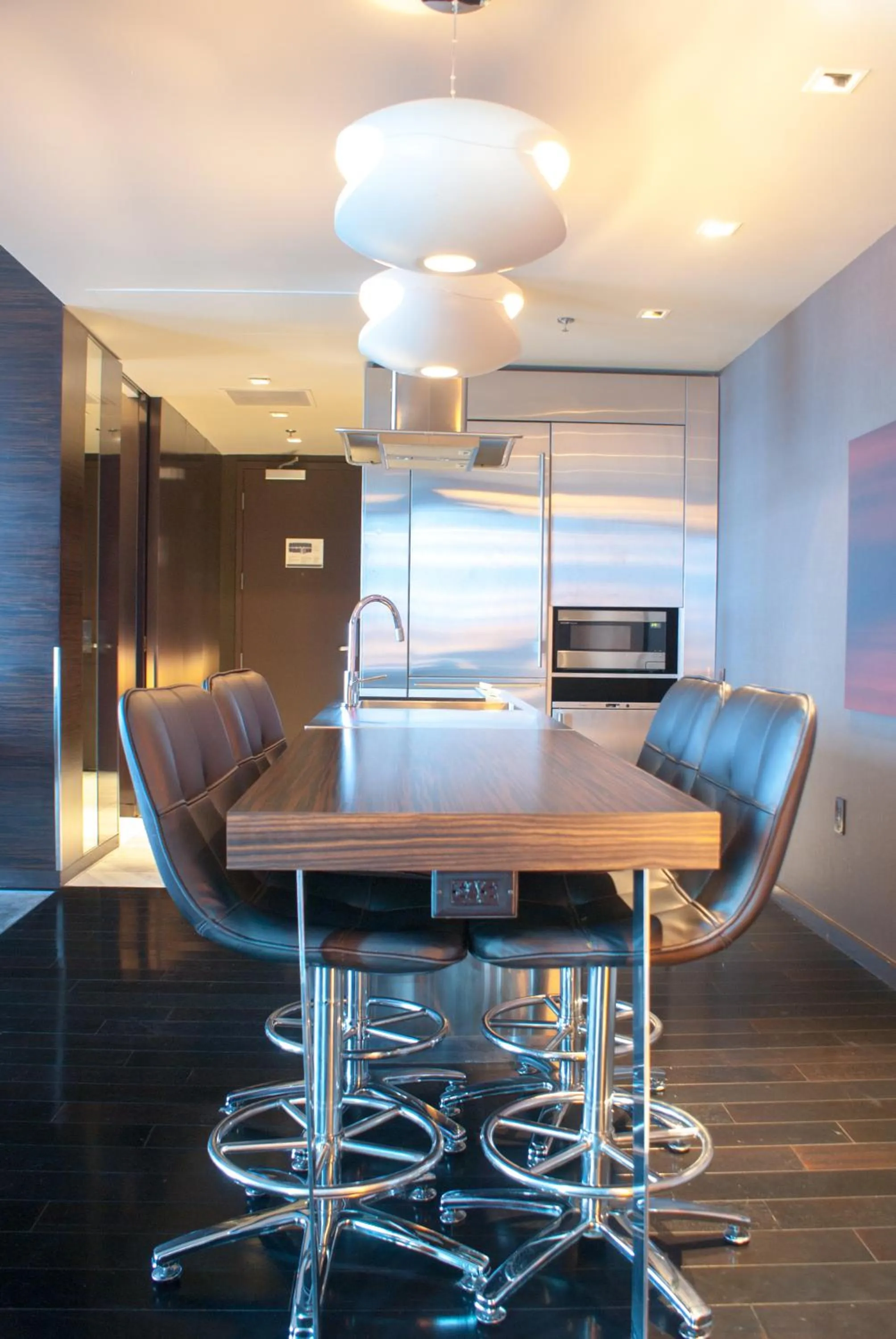 Kitchen or kitchenette in Palms Place Hotel and Spa