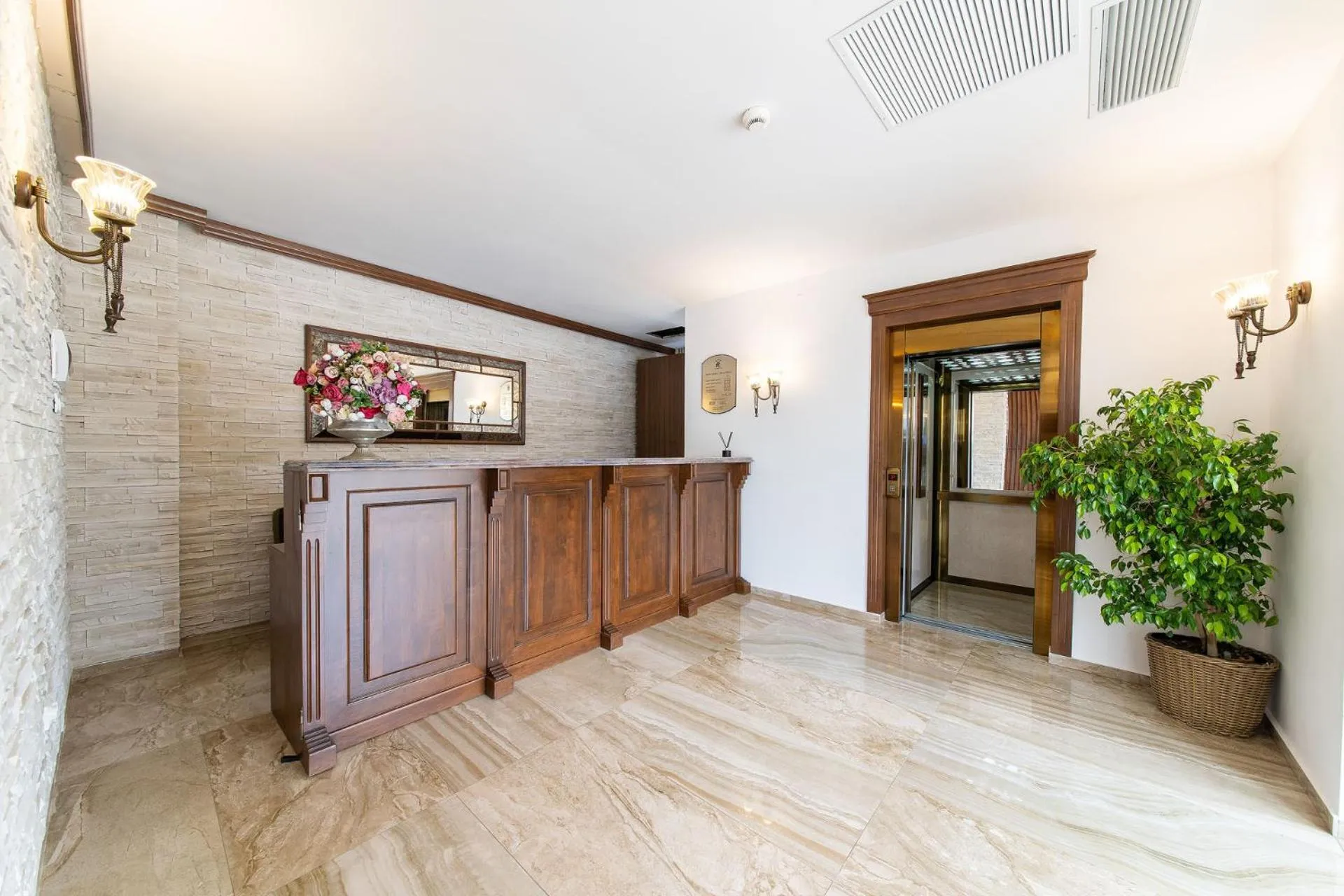 Lobby or reception in RED CONFORT HOTEL Boutique