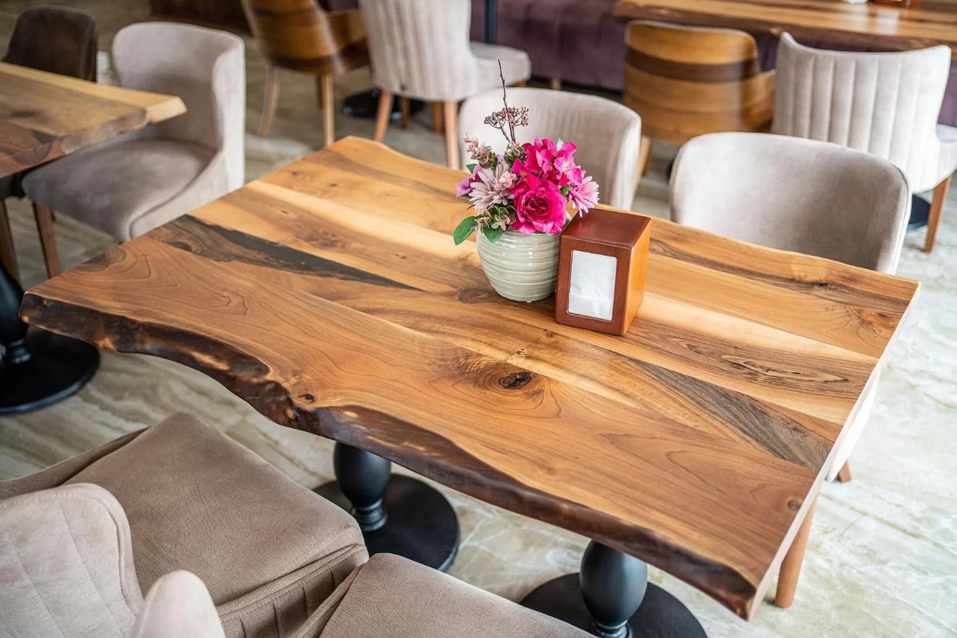 Restaurant/places to eat in RED CONFORT HOTEL Boutique