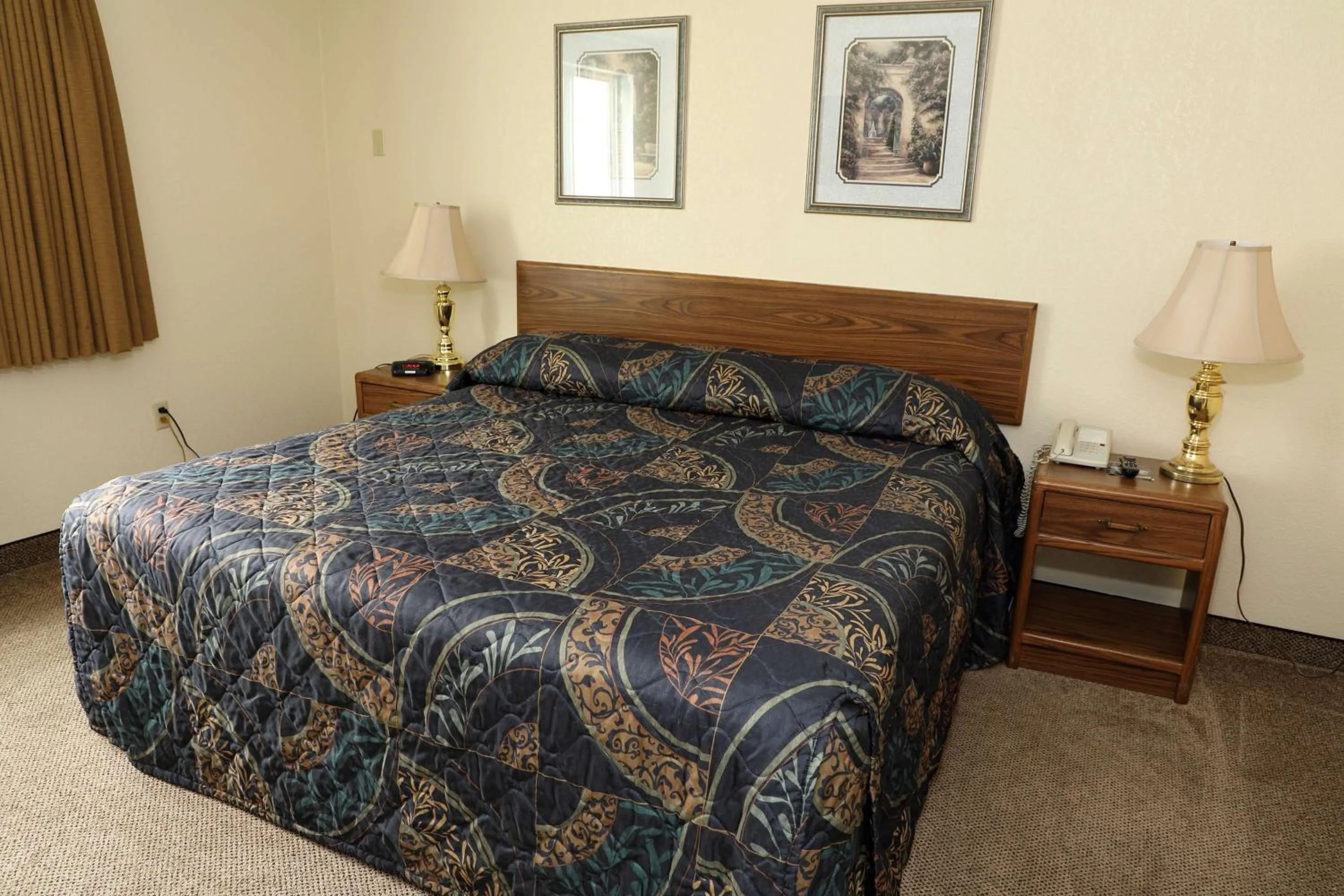 Photo of the whole room, Bed in Northern Lights Inn Rugby