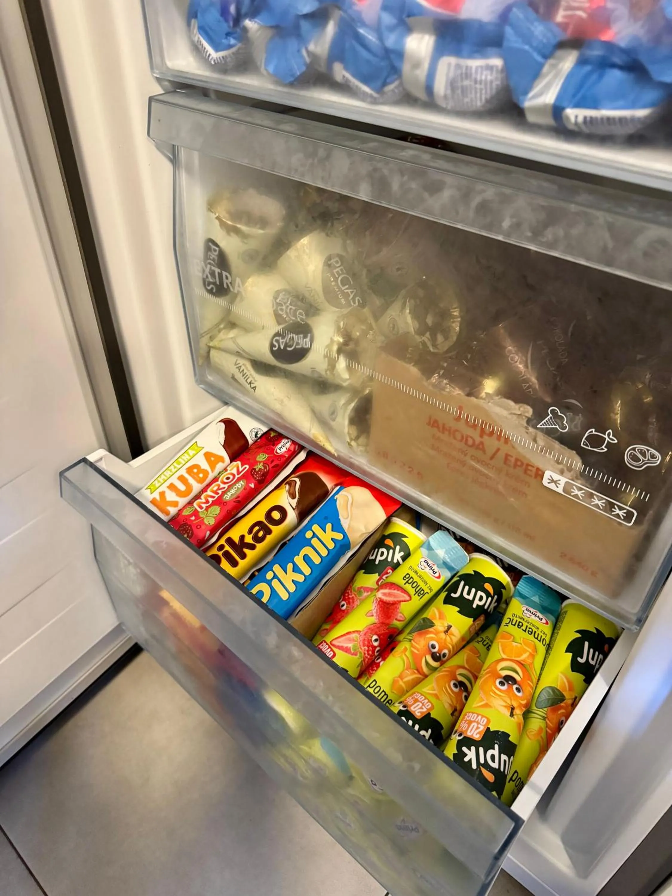 Communal lounge/ TV room in Vila Jáchymov