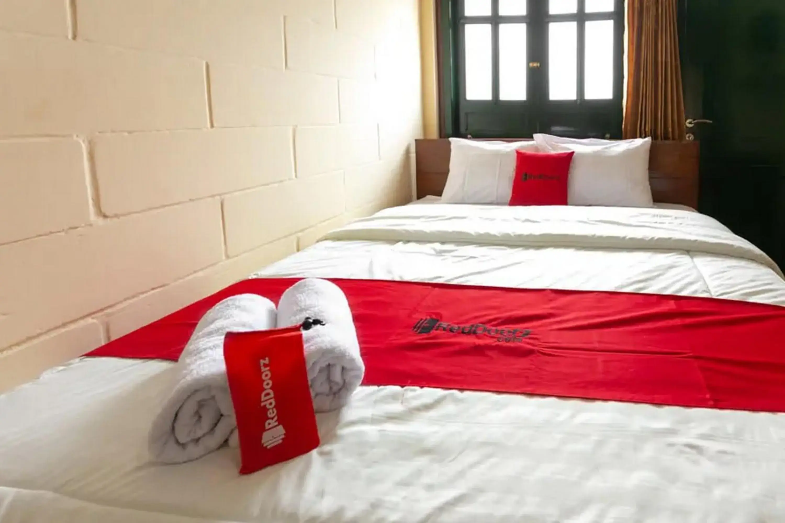 Bed in RedDoorz Syariah near Titik Nol Yogyakarta Bed in RedDoorz Syariah near Titik Nol Yogyakarta