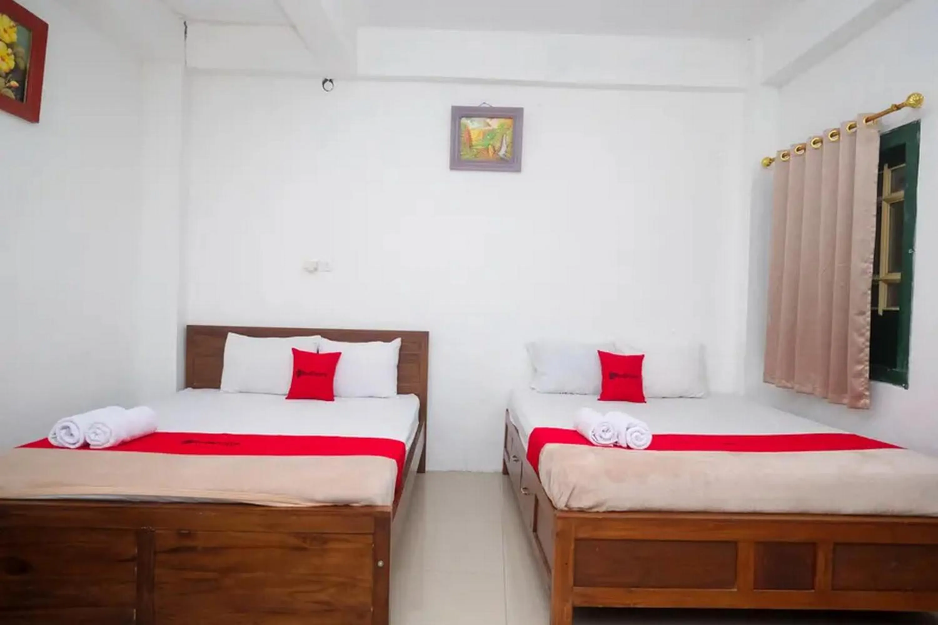 Bed in RedDoorz Syariah near Titik Nol Yogyakarta