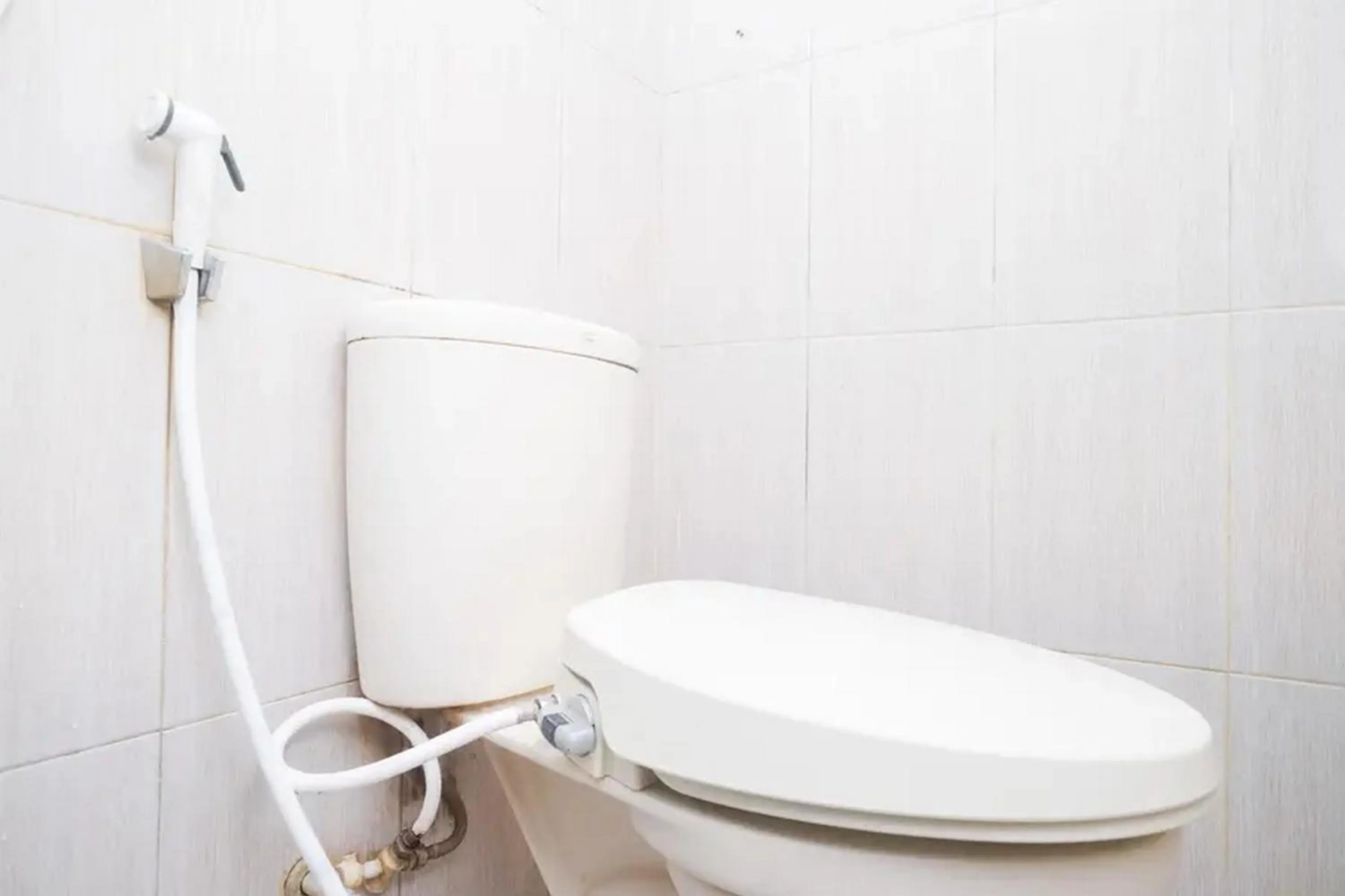 Bathroom in RedDoorz Syariah near Titik Nol Yogyakarta