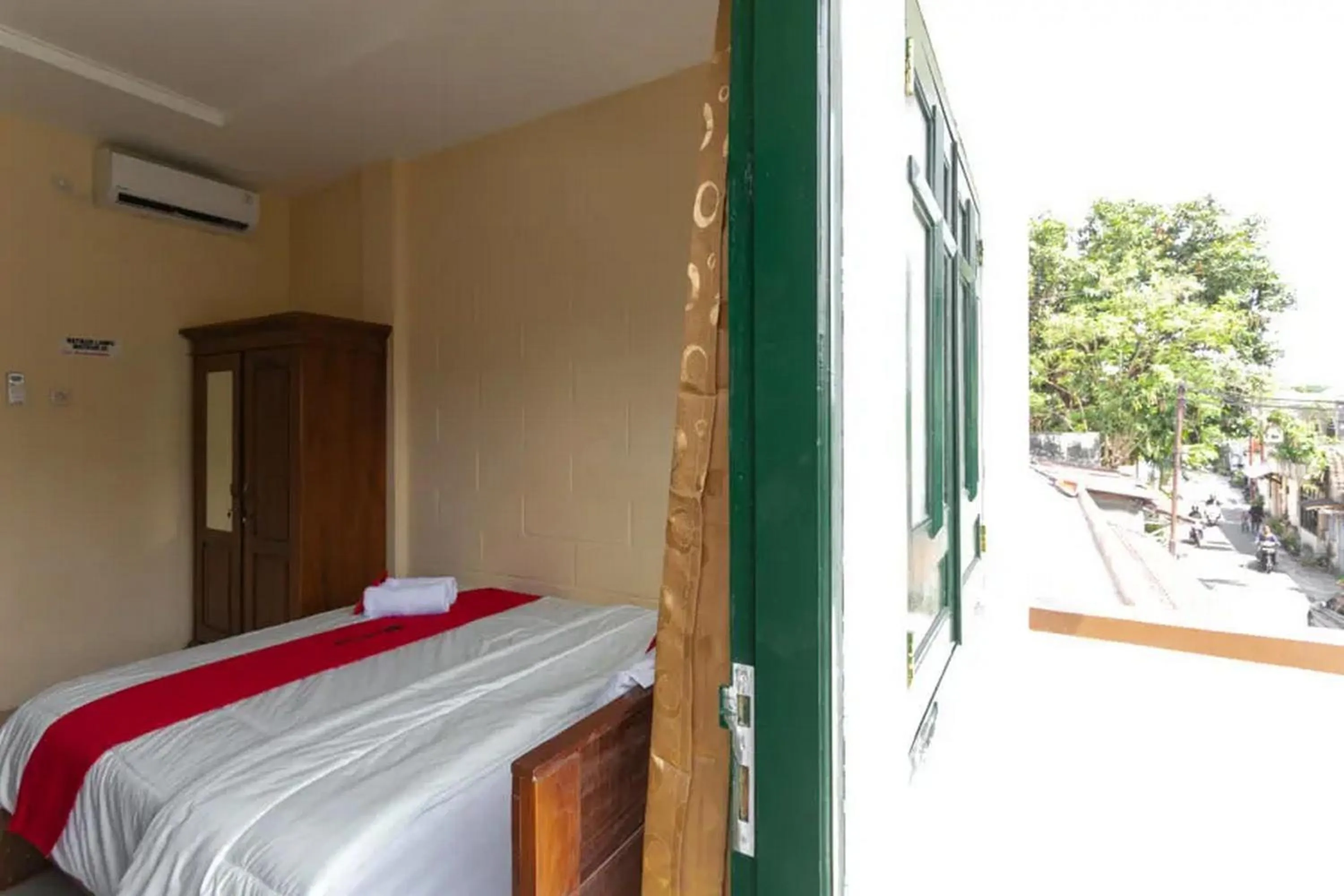 Bed in RedDoorz Syariah near Titik Nol Yogyakarta