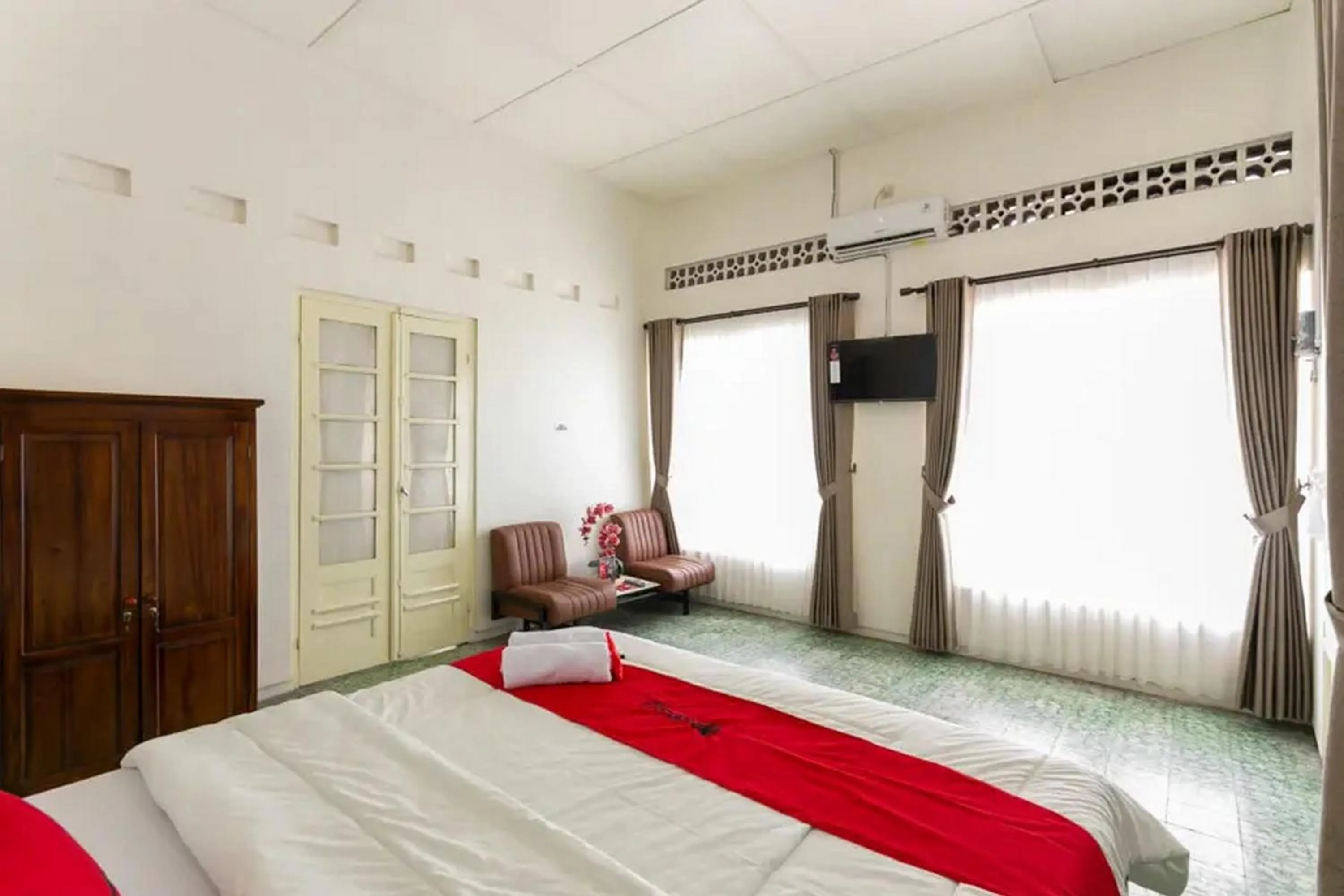Bed in RedDoorz Syariah near Titik Nol Yogyakarta