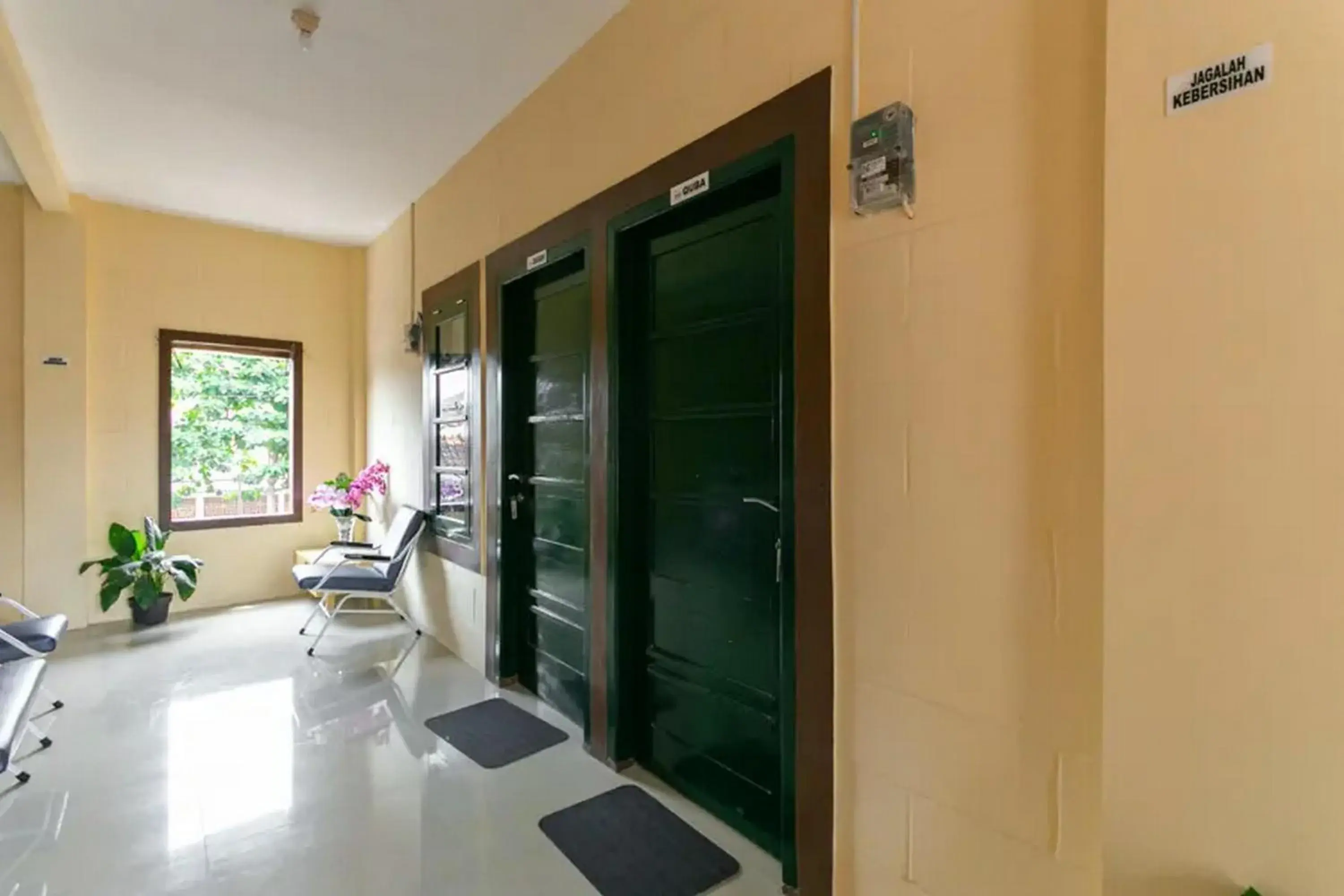 Property building in RedDoorz Syariah near Titik Nol Yogyakarta Property building in RedDoorz Syariah near Titik Nol Yogyakarta