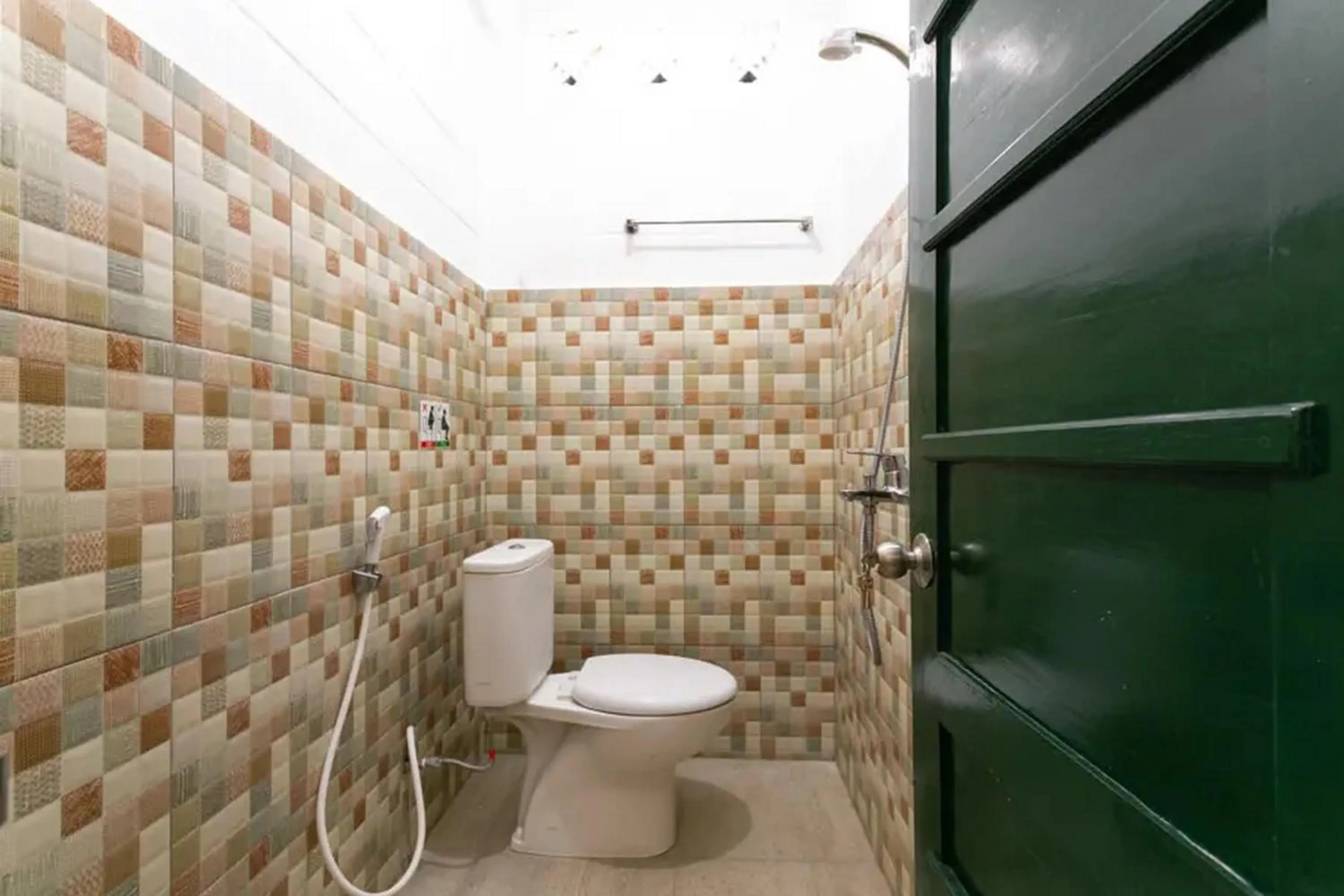 Bathroom in RedDoorz Syariah near Titik Nol Yogyakarta