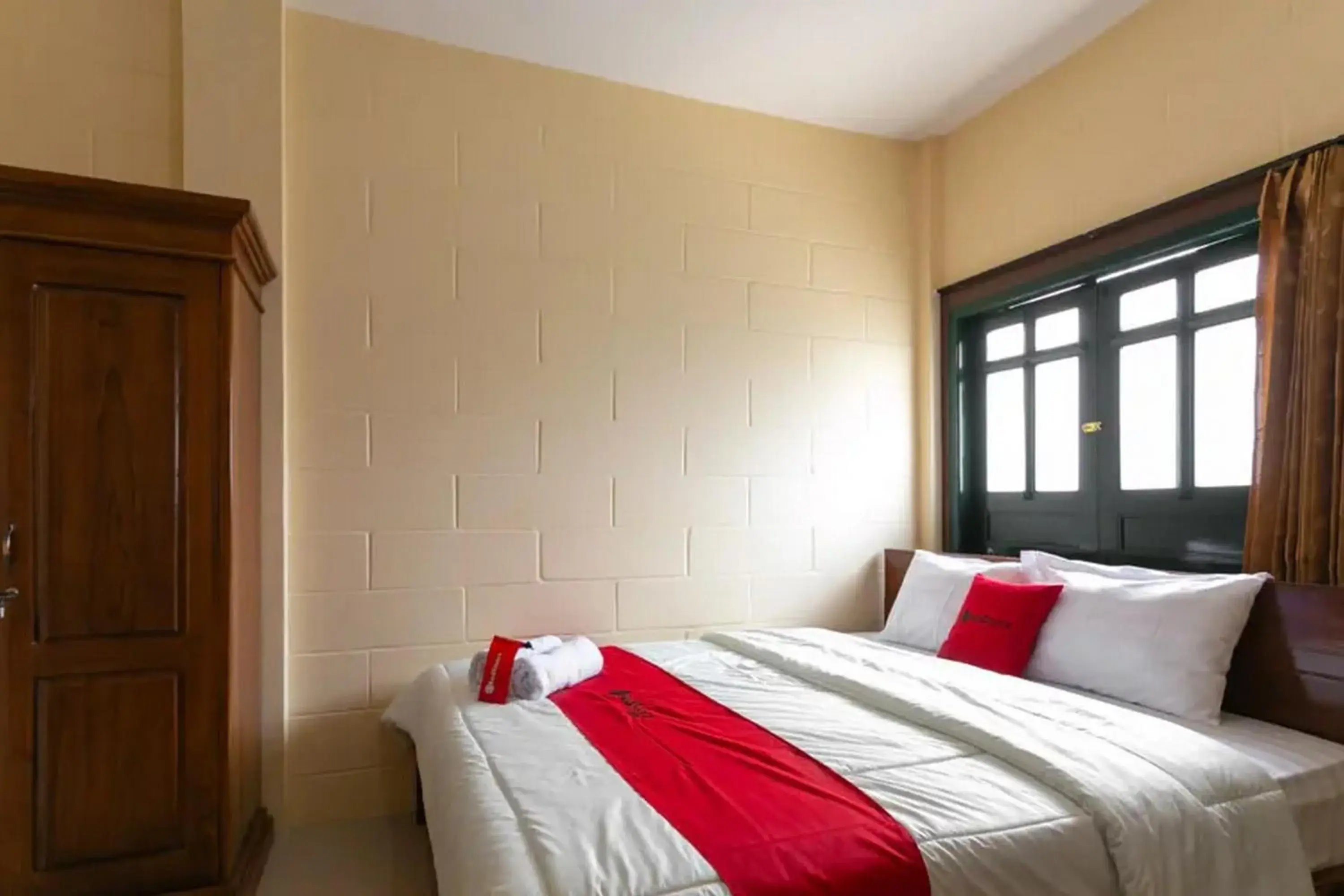 Bed in RedDoorz Syariah near Titik Nol Yogyakarta Bed in RedDoorz Syariah near Titik Nol Yogyakarta