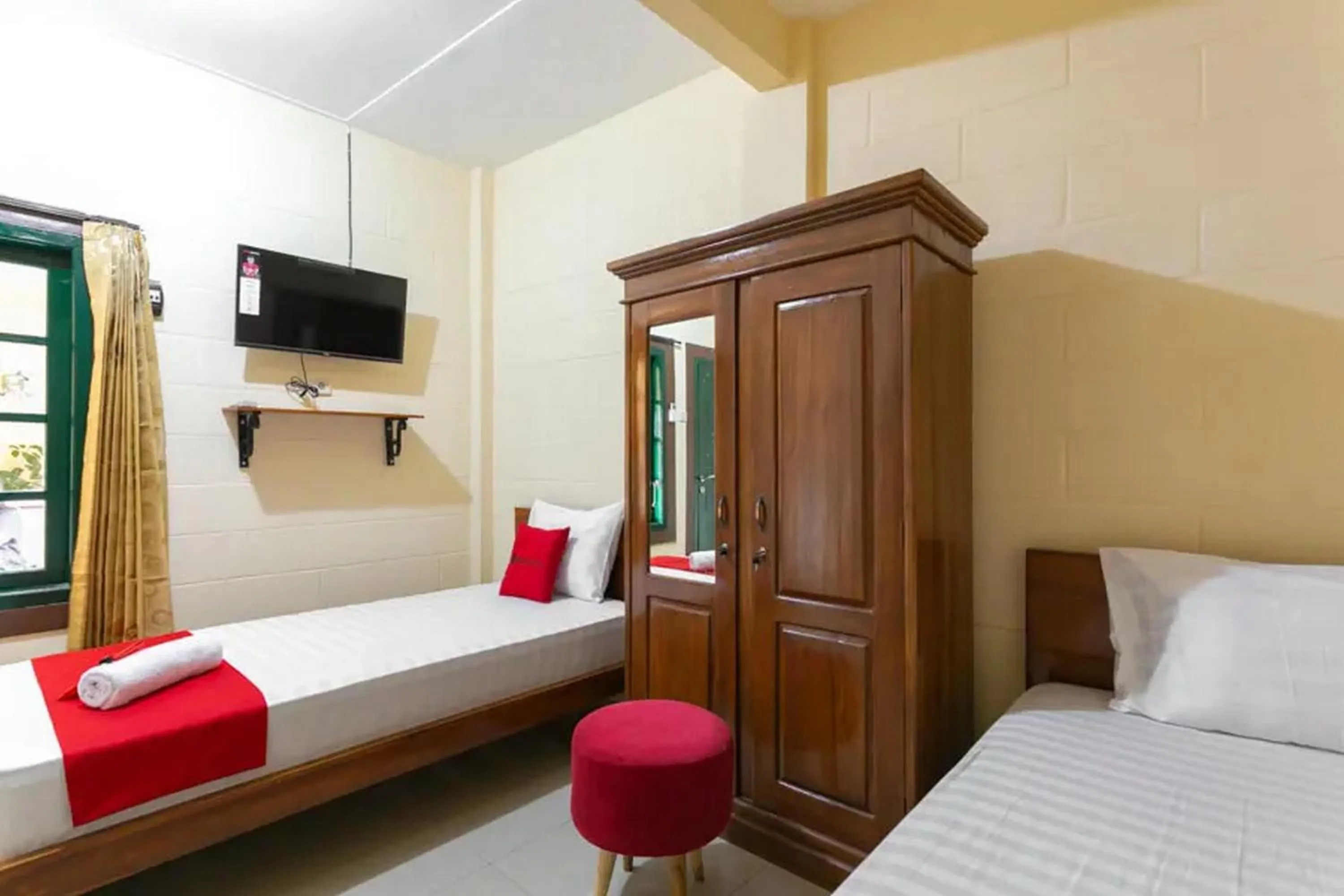 Bed in RedDoorz Syariah near Titik Nol Yogyakarta