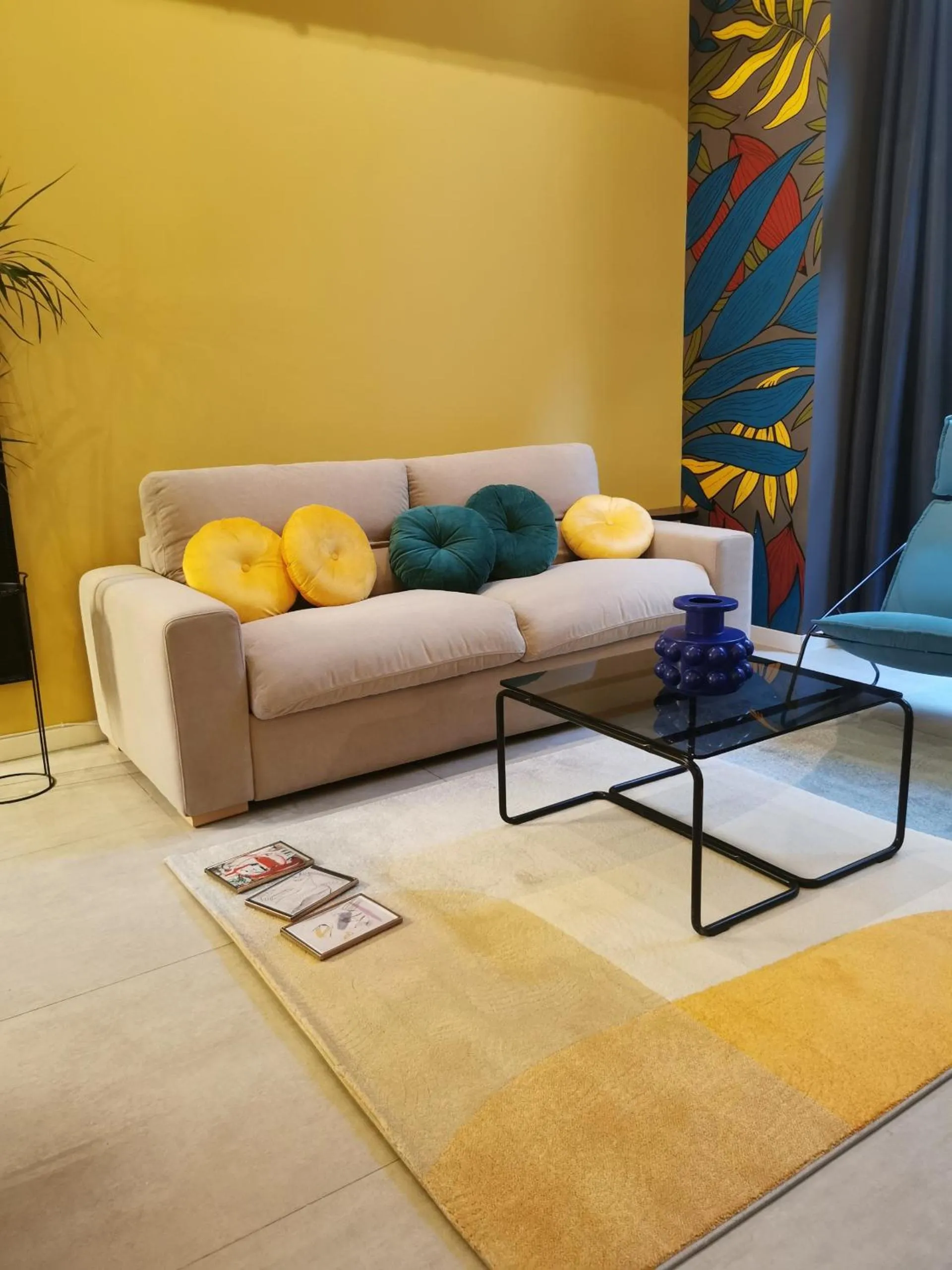 Communal lounge/ TV room in AmazINN Collection Valencia Centro EVI