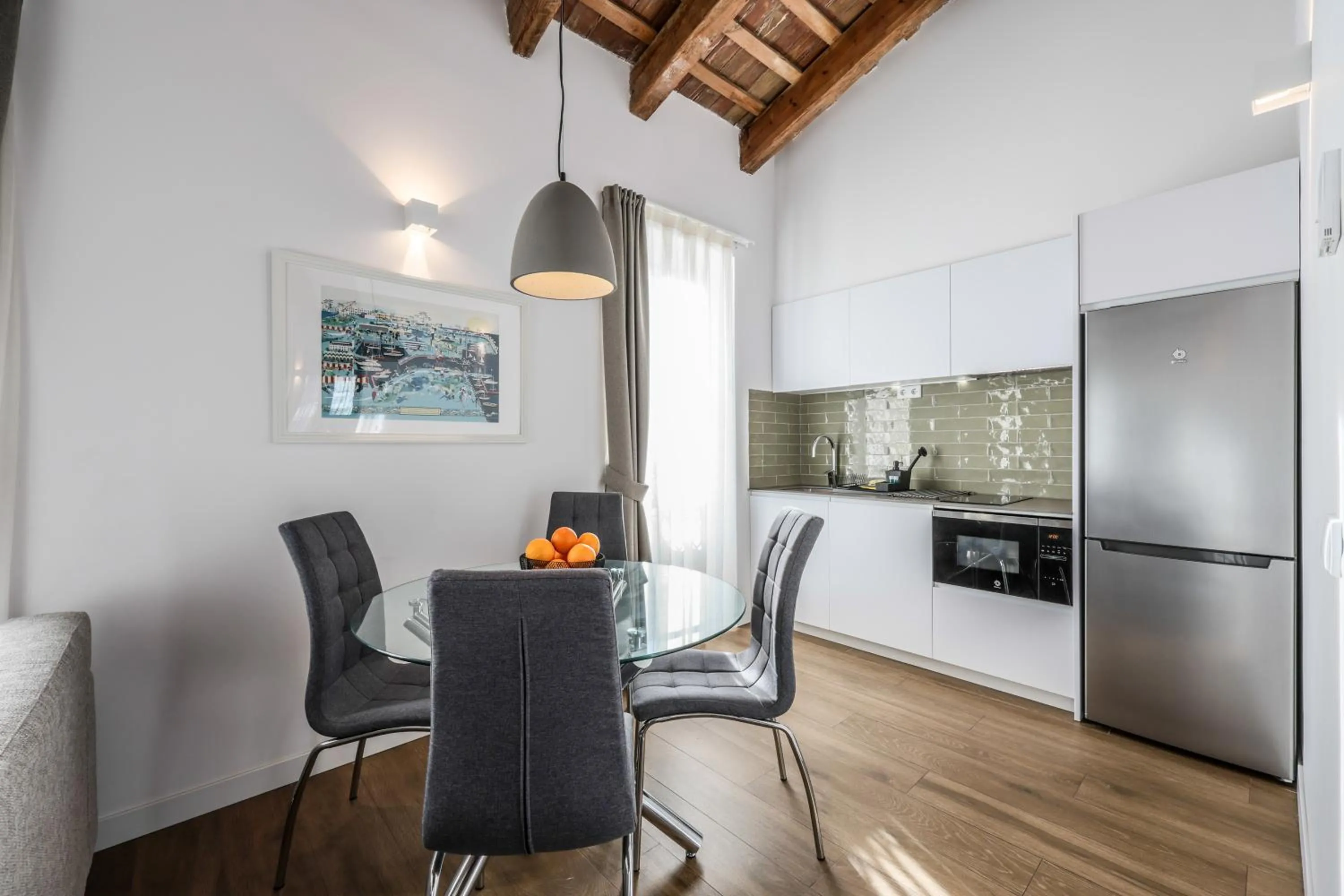 Dining area in AmazINN Collection Valencia Centro EVI