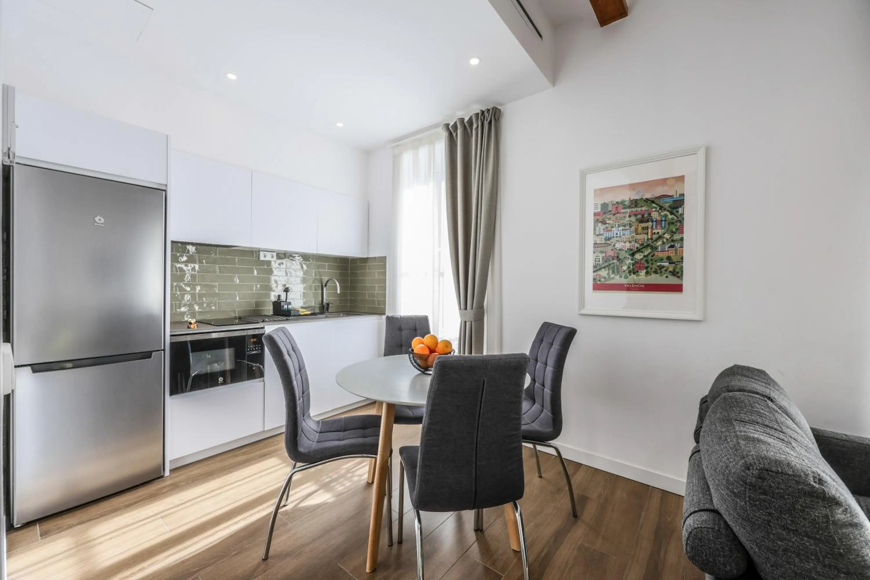 Dining area in AmazINN Collection Valencia Centro EVI