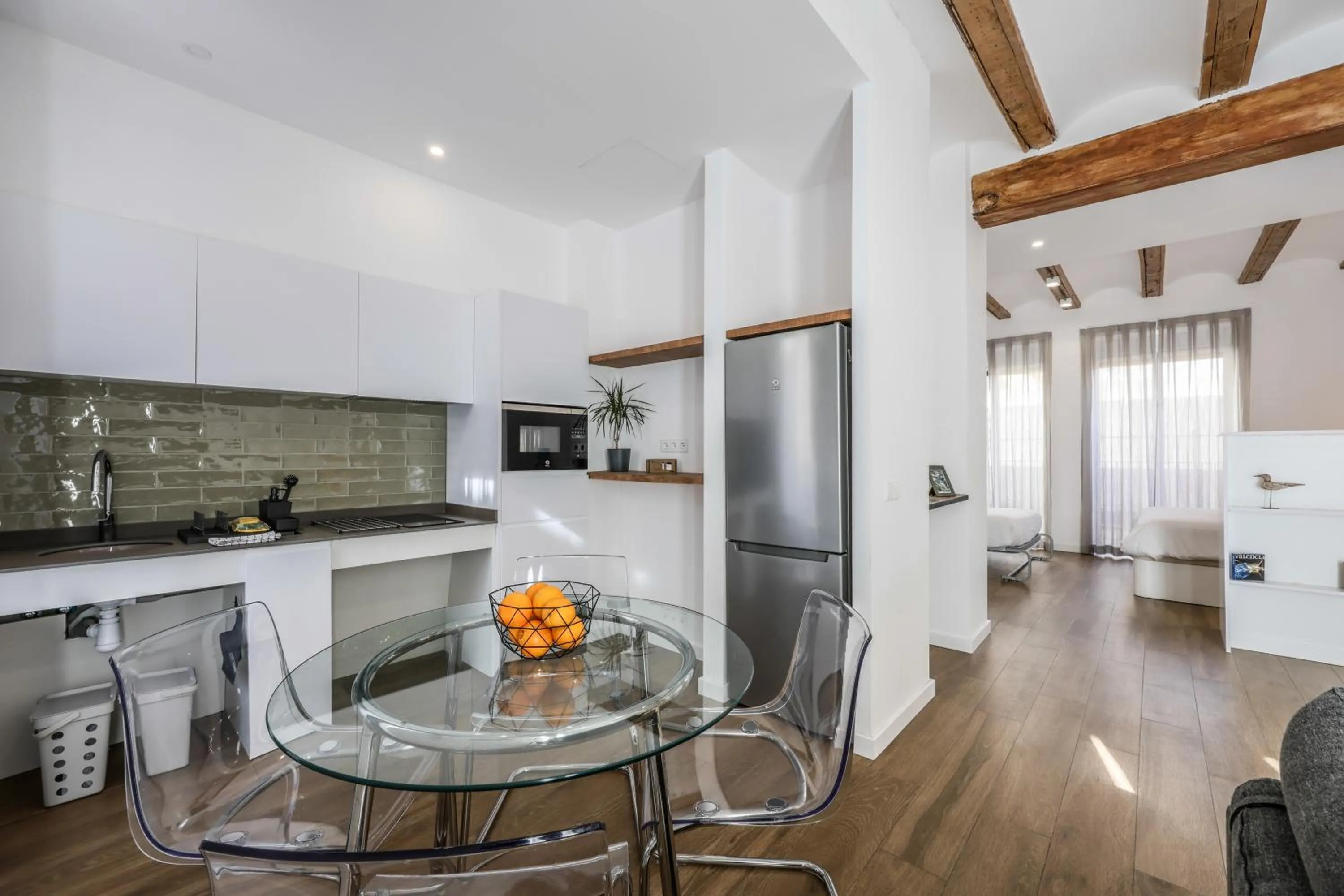 Dining area in AmazINN Collection Valencia Centro EVI