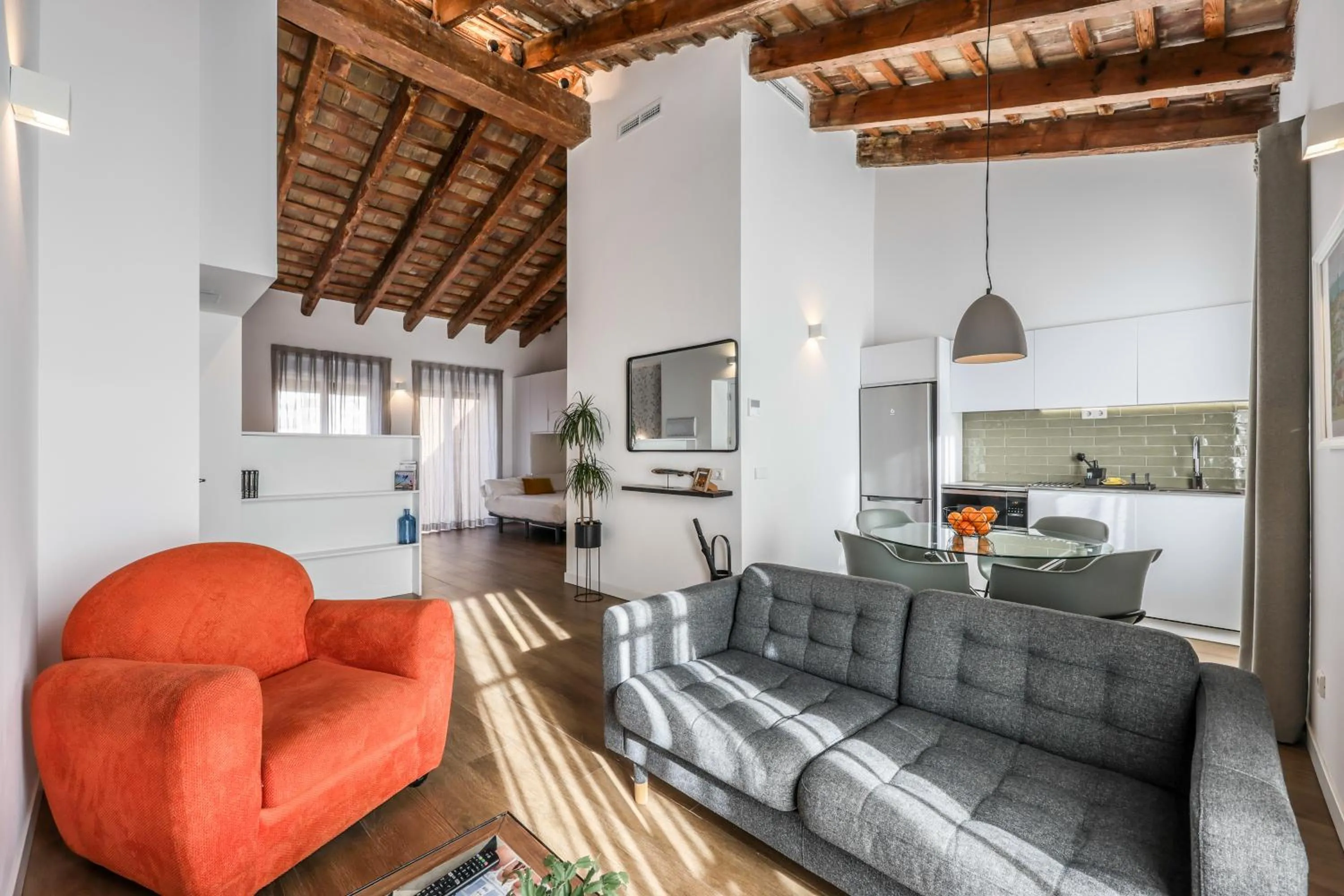 Dining area in AmazINN Collection Valencia Centro EVI