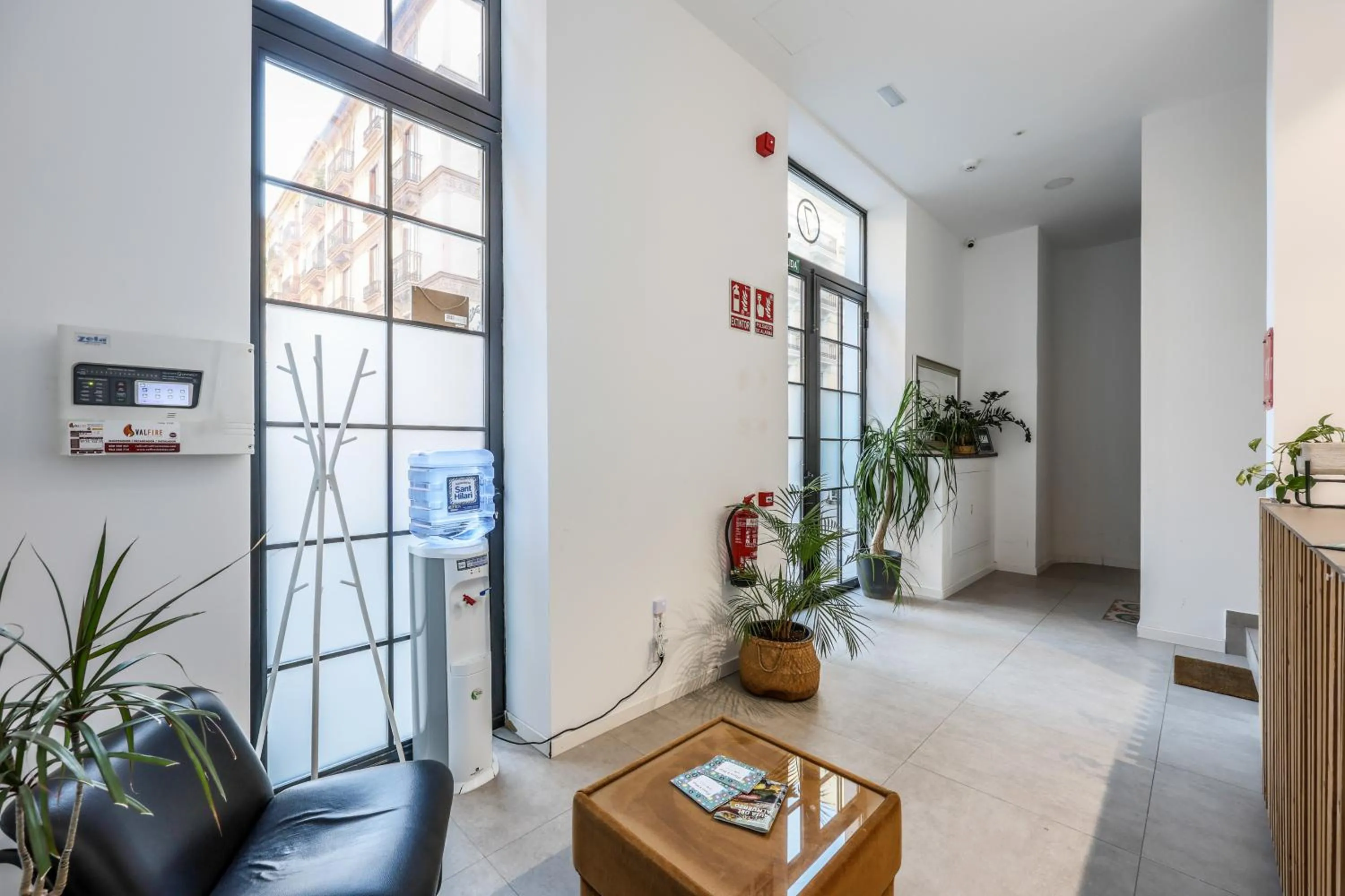 Lobby or reception in AmazINN Collection Valencia Centro EVI