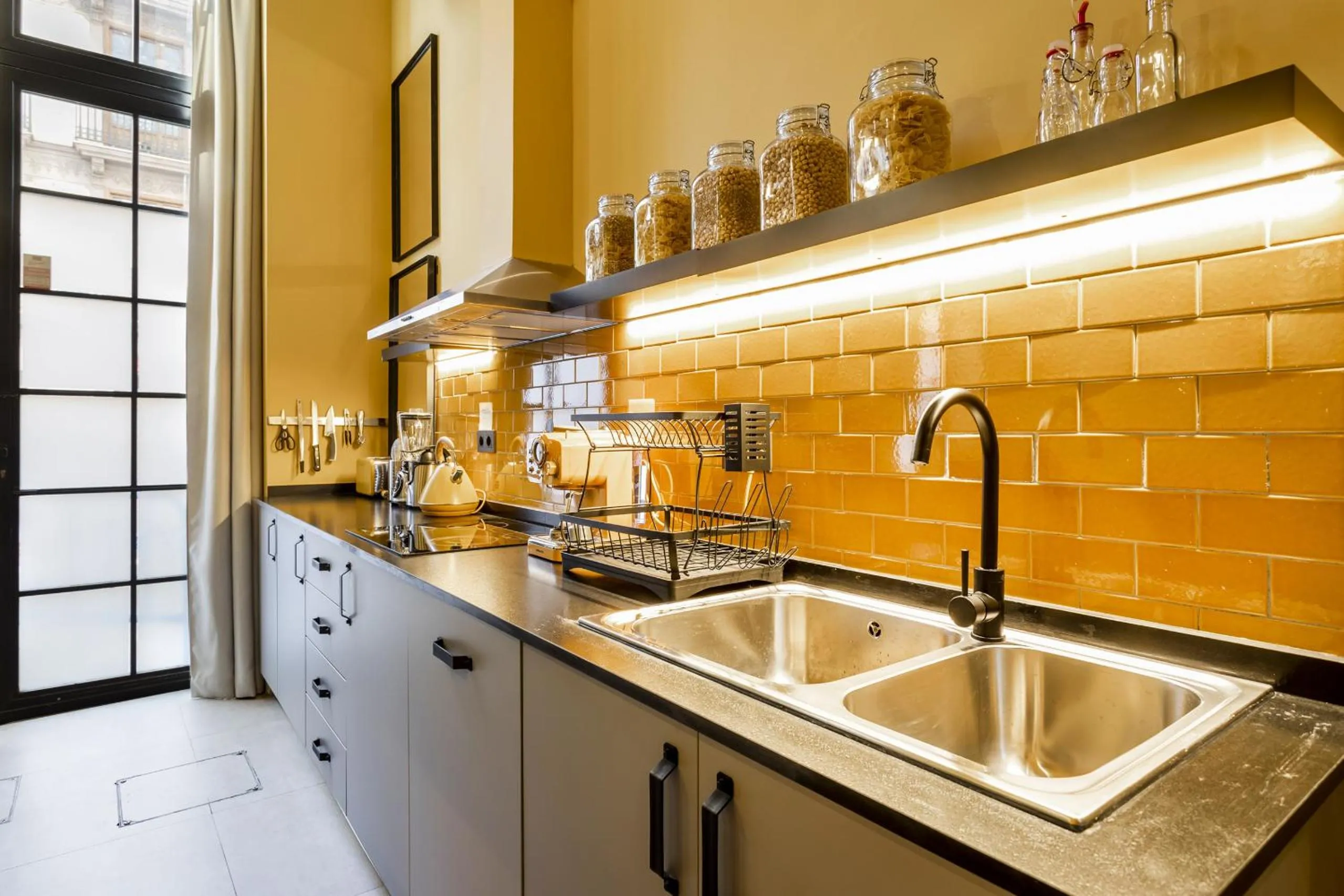 Kitchen or kitchenette in AmazINN Collection Valencia Centro EVI
