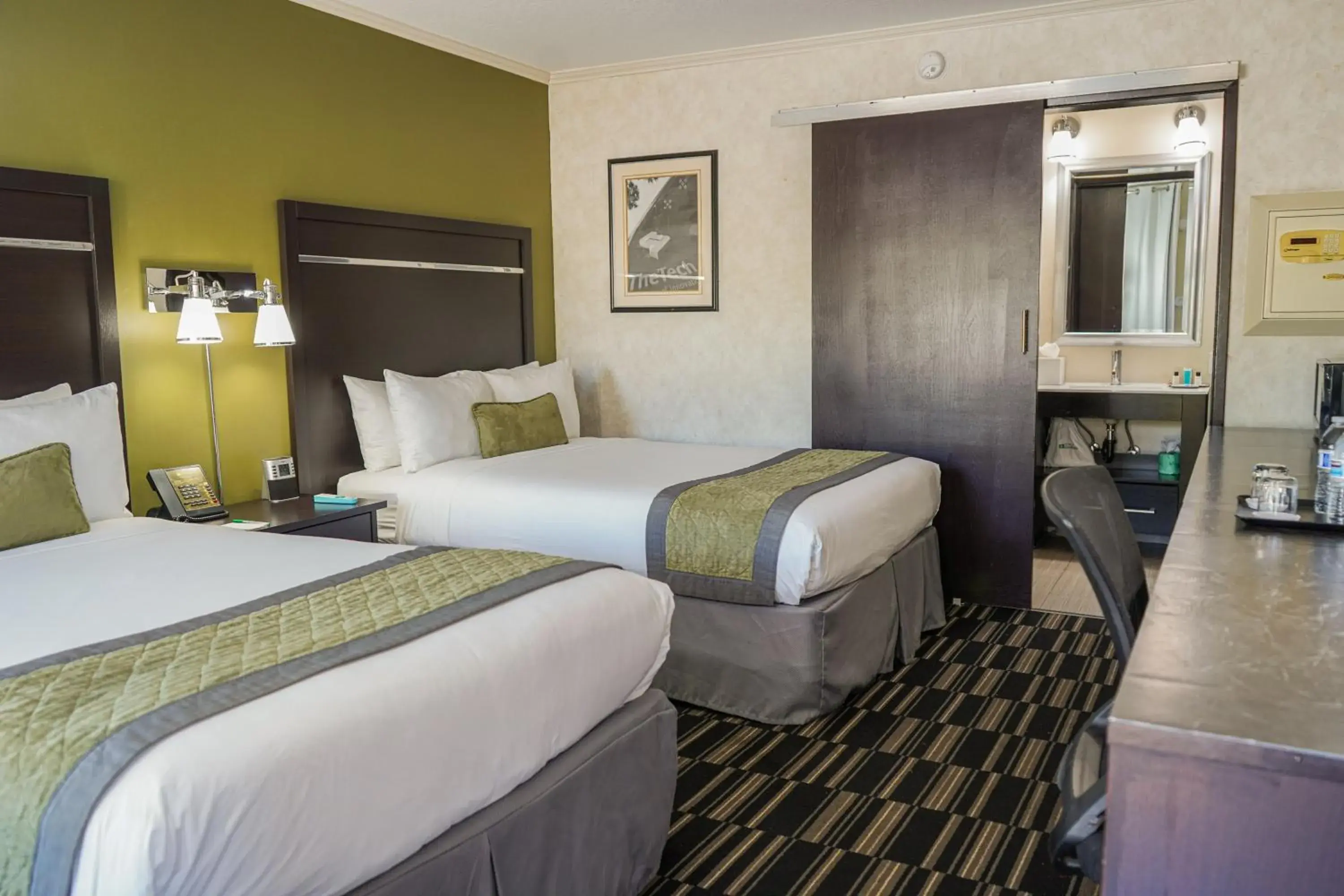 Bed in Uptown Oasis San Jose Airport & Silicon Valley Bed in Uptown Oasis San Jose Airport & Silicon Valley