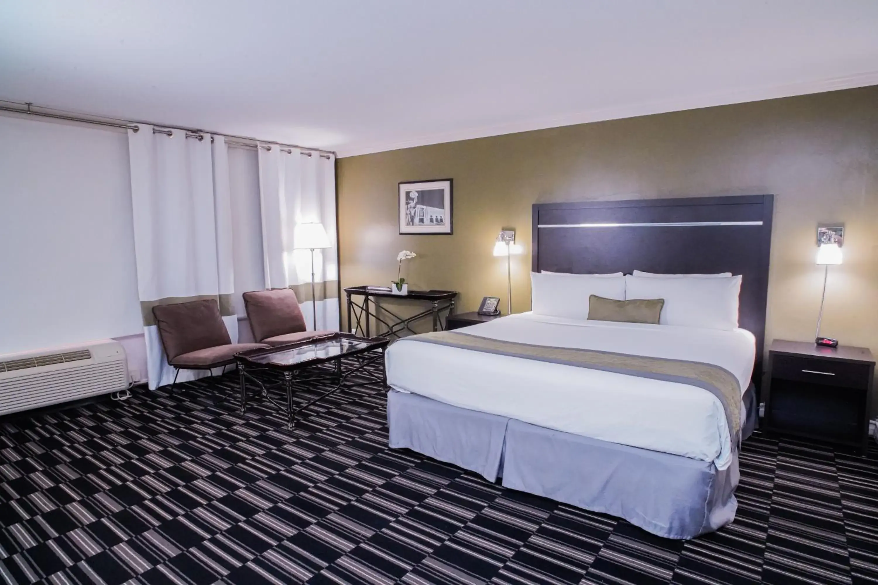 Bed in Uptown Oasis San Jose Airport & Silicon Valley Bed in Uptown Oasis San Jose Airport & Silicon Valley