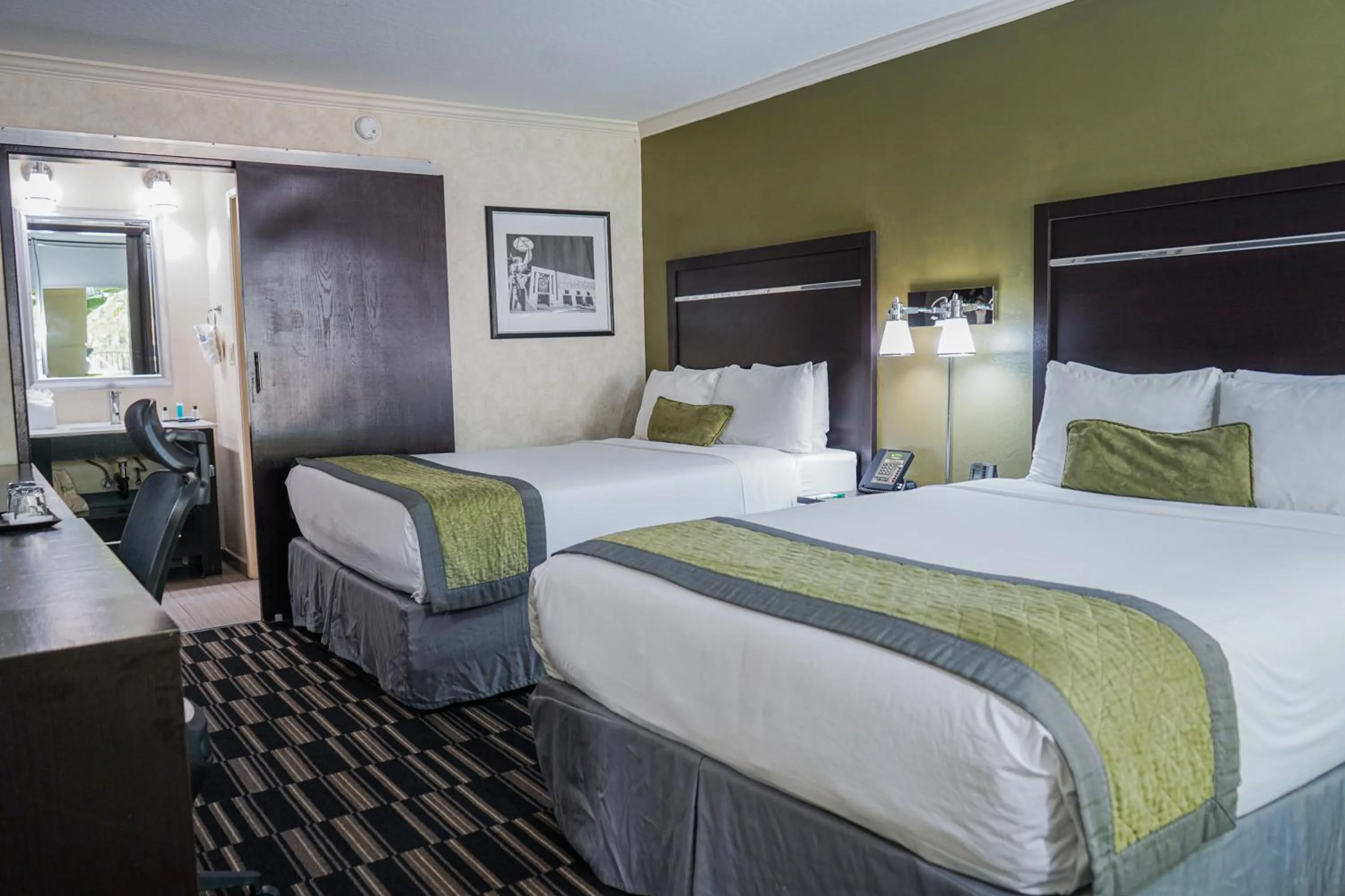 Bed in Uptown Oasis San Jose Airport & Silicon Valley