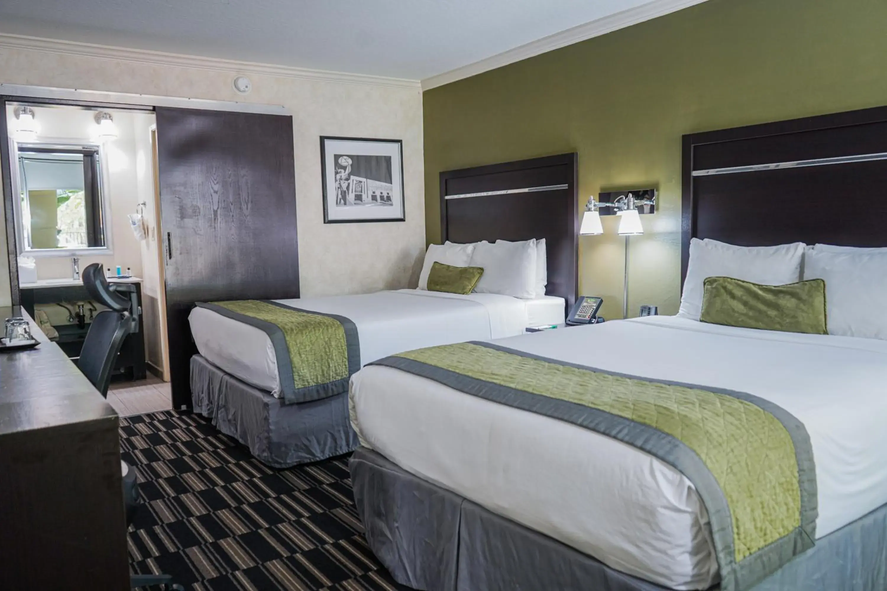 Bed in Uptown Oasis San Jose Airport & Silicon Valley Bed in Uptown Oasis San Jose Airport & Silicon Valley