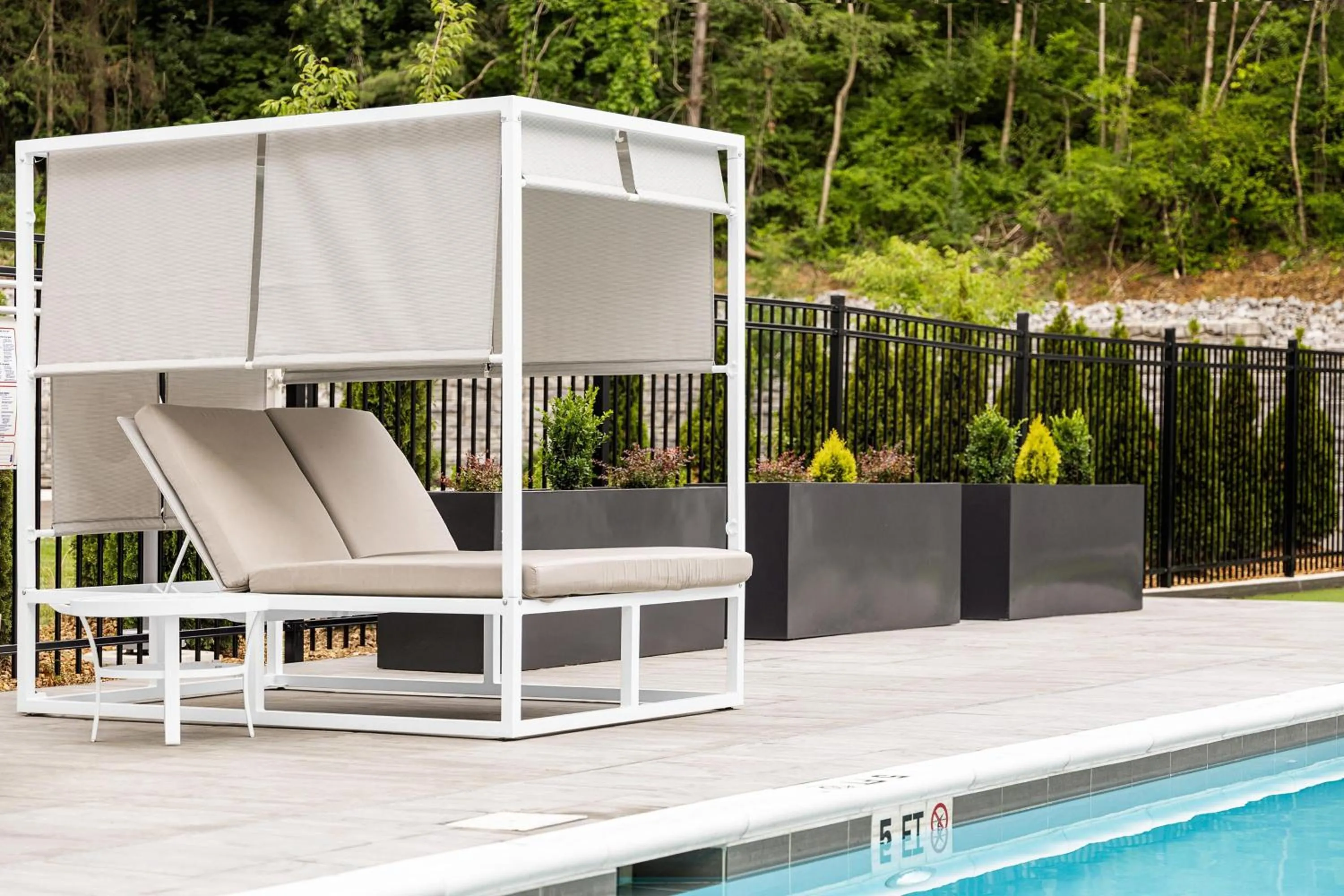 Swimming pool in Element Nashville Airport