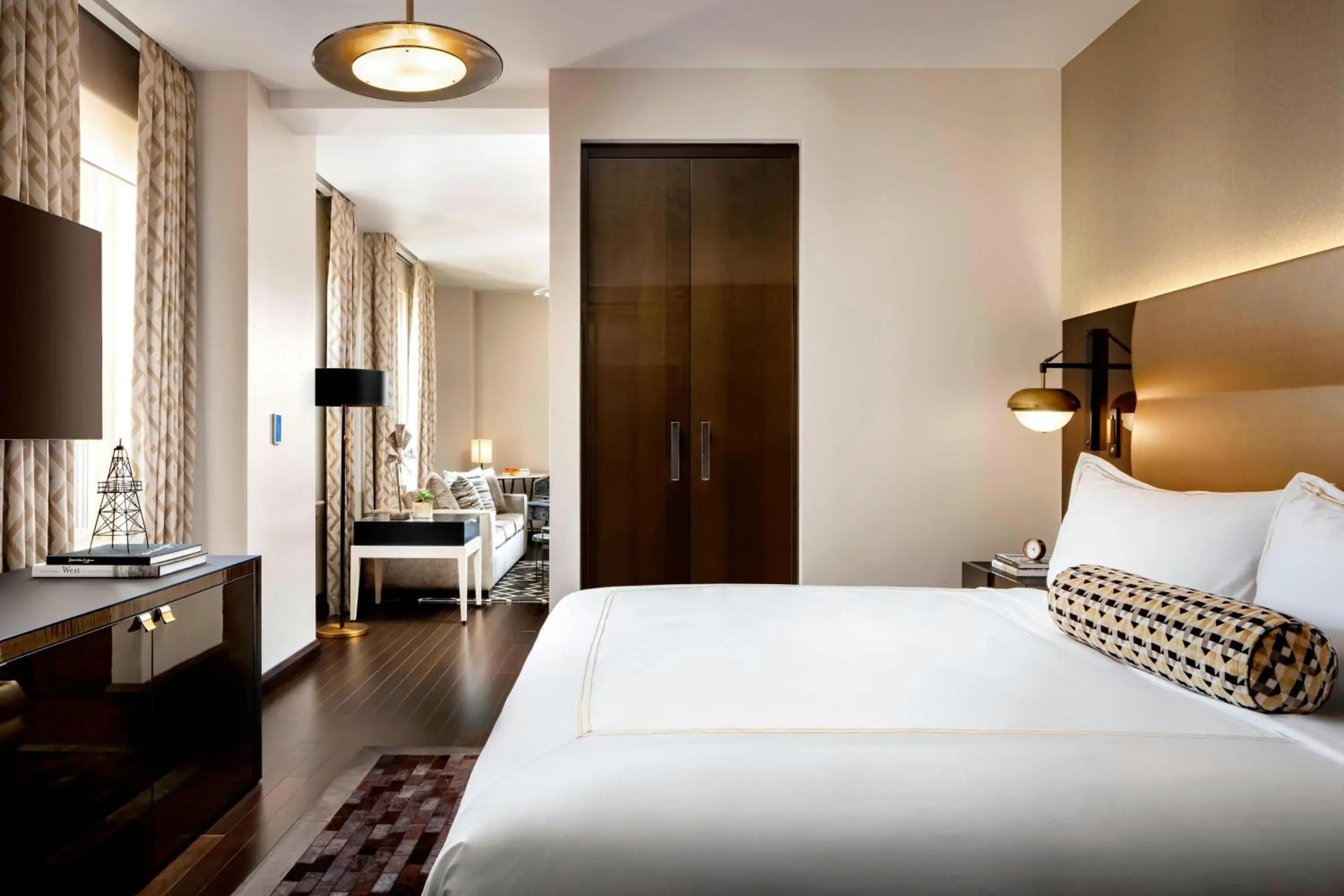 Photo of the whole room, Bed in The Sinclair, Autograph Collection Photo of the whole room, Bed in The Sinclair, Autograph Collection