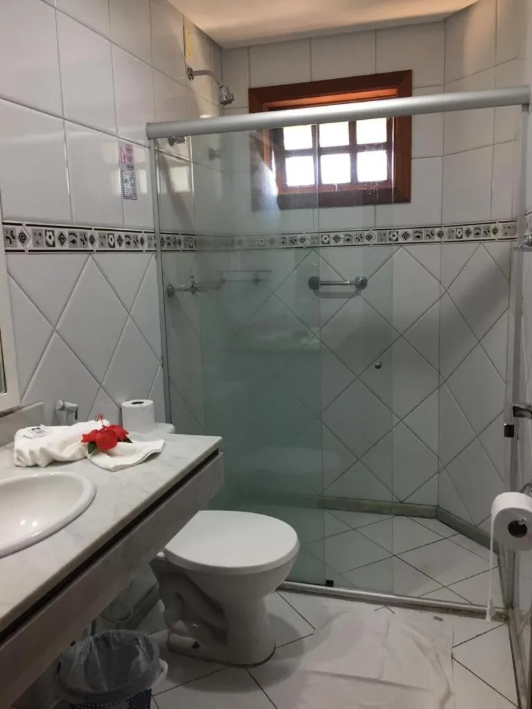 Bathroom in Eden Praia Hotel