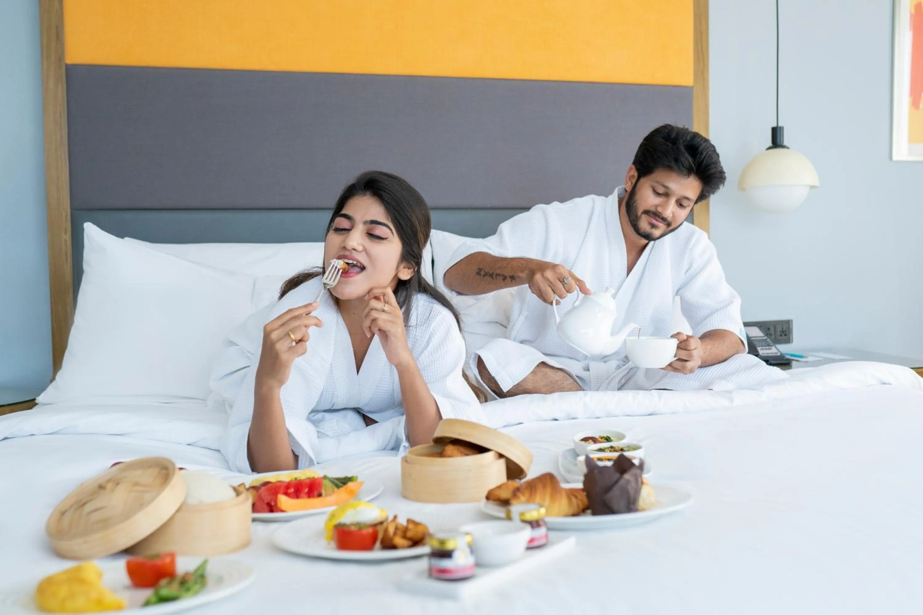 Bed in Le Meridien Hyderabad