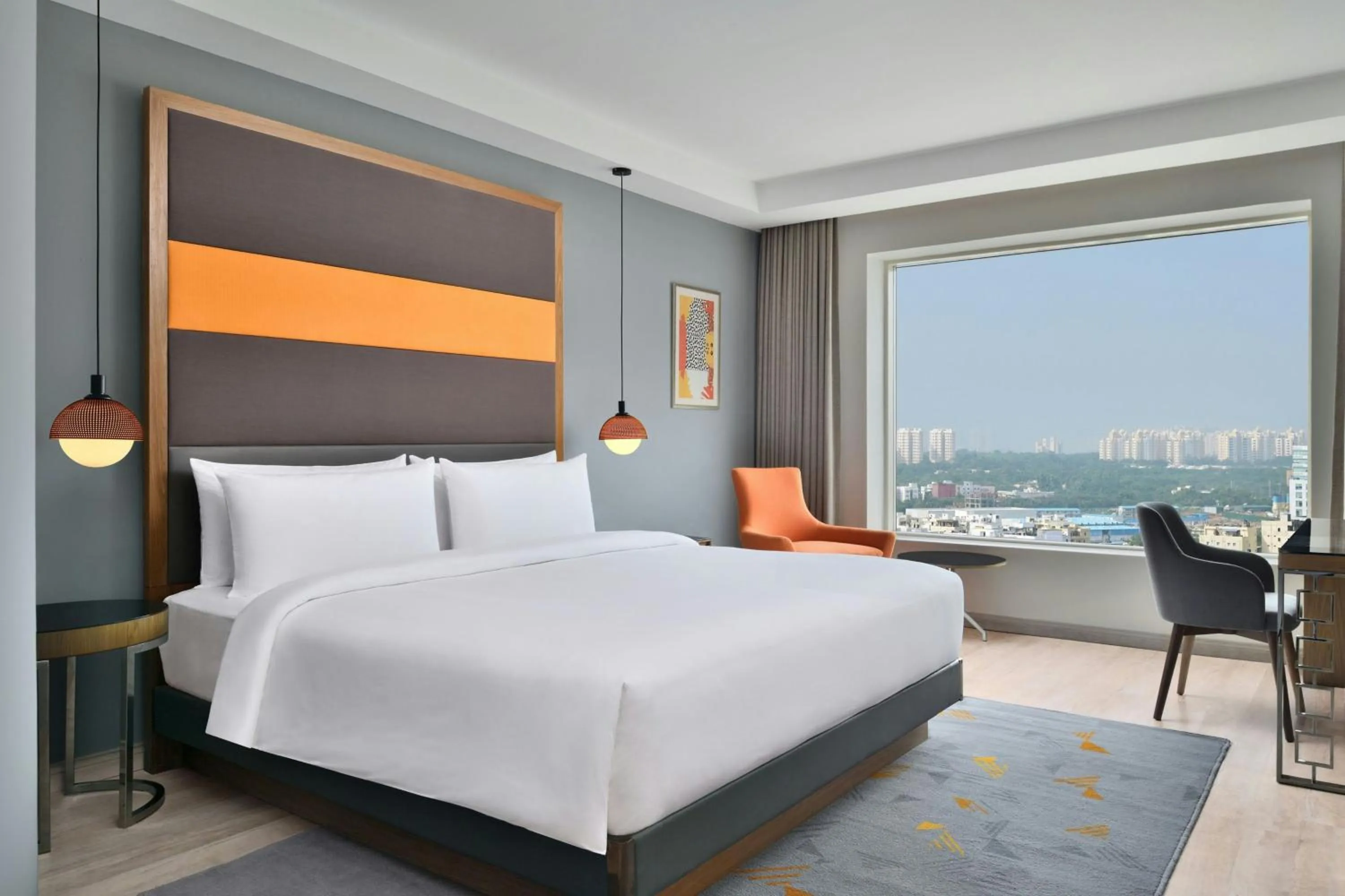 Photo of the whole room, Bed in Le Meridien Hyderabad