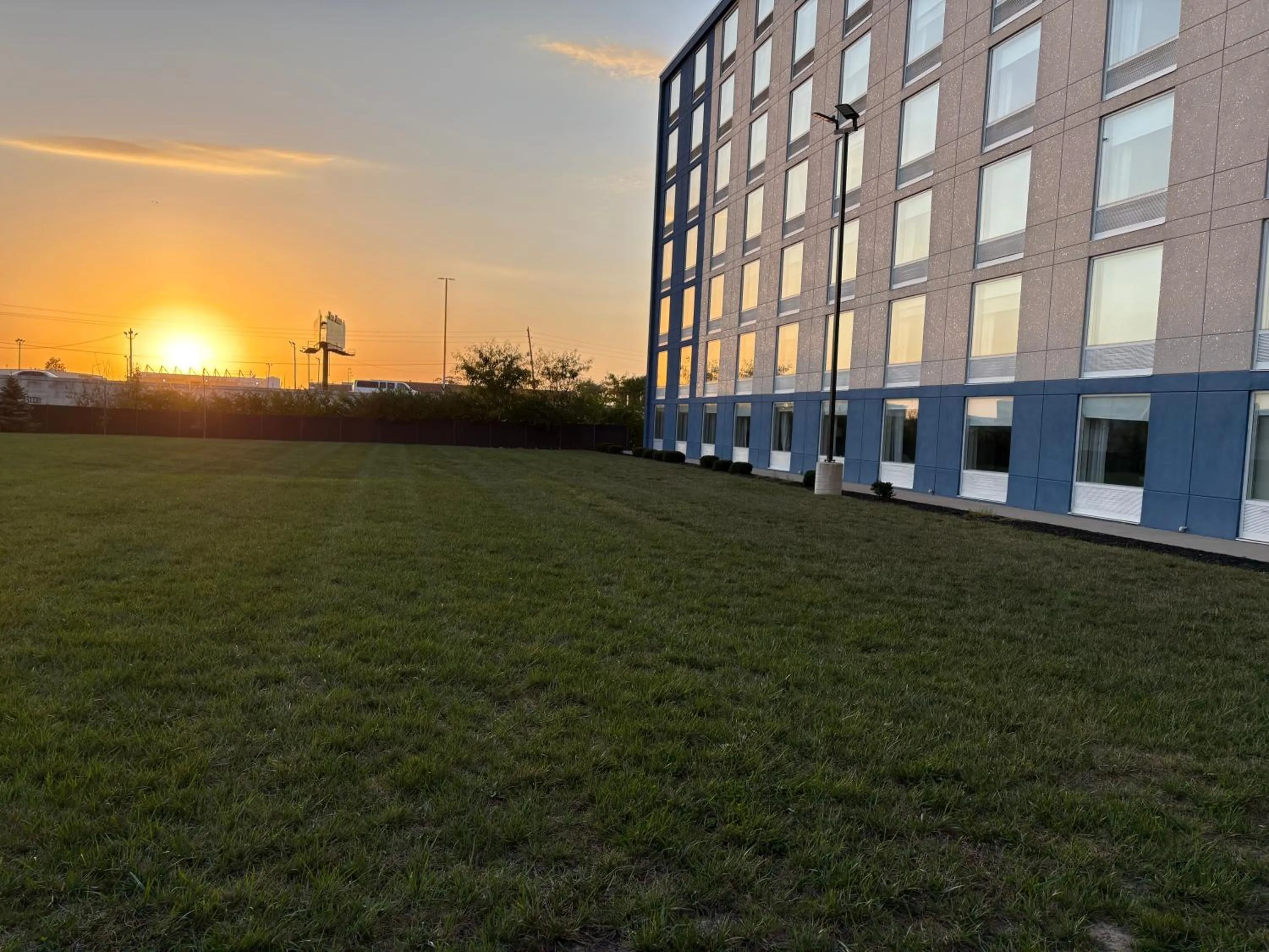 Inner courtyard view in Delta Hotels by Marriott Indianapolis Airport