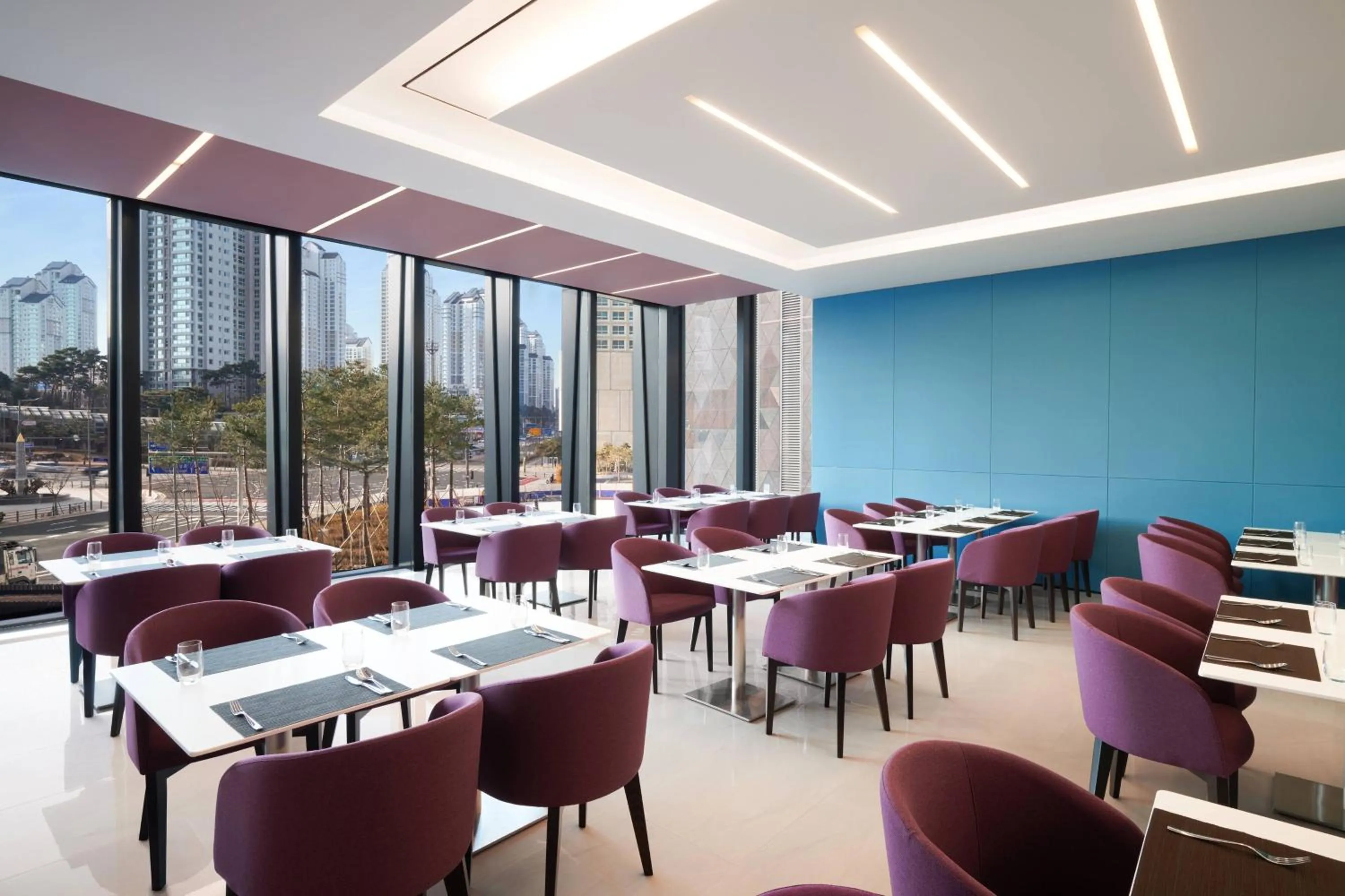 Kitchen or kitchenette in Courtyard by Marriott Suwon