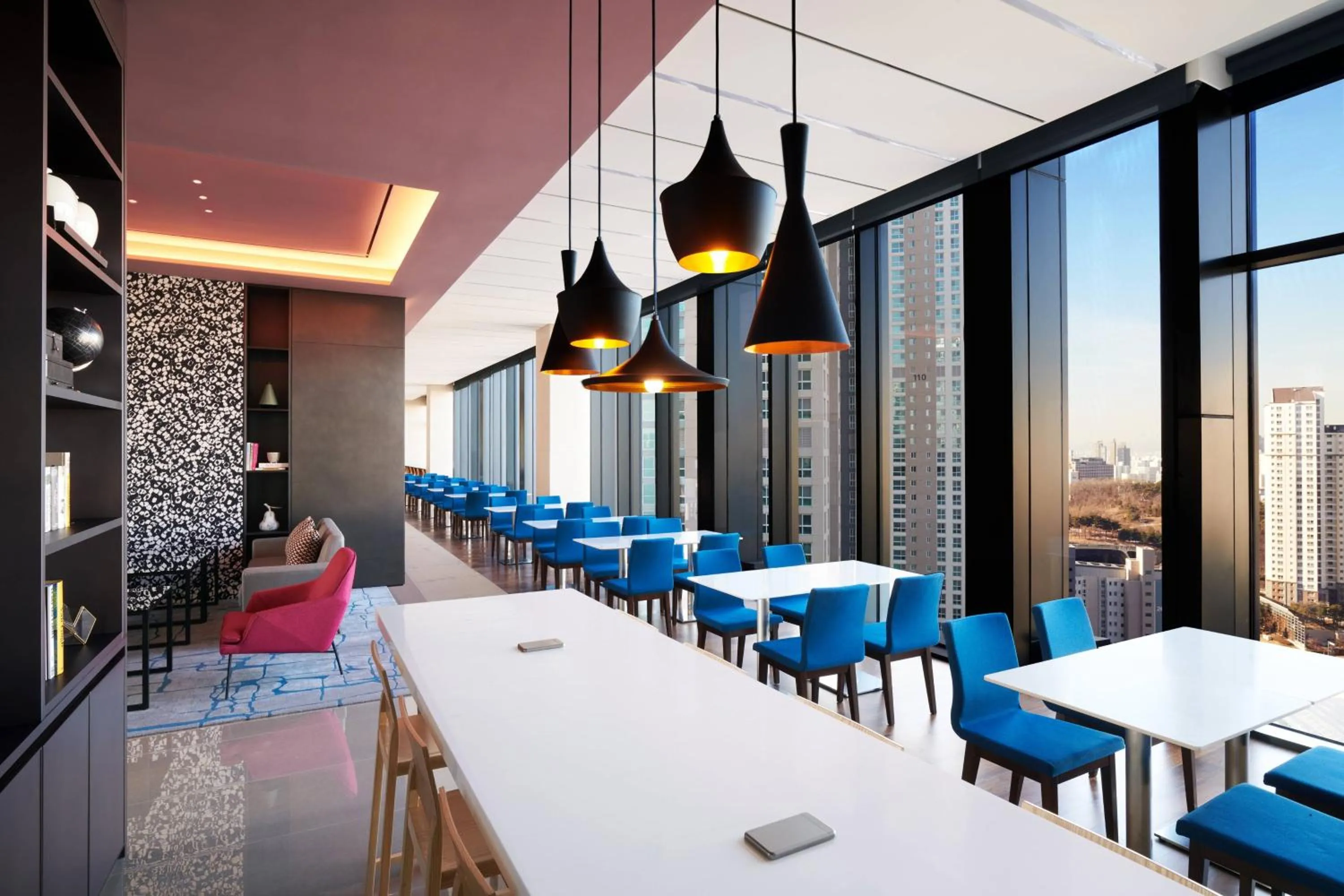 Lounge or bar in Courtyard by Marriott Suwon