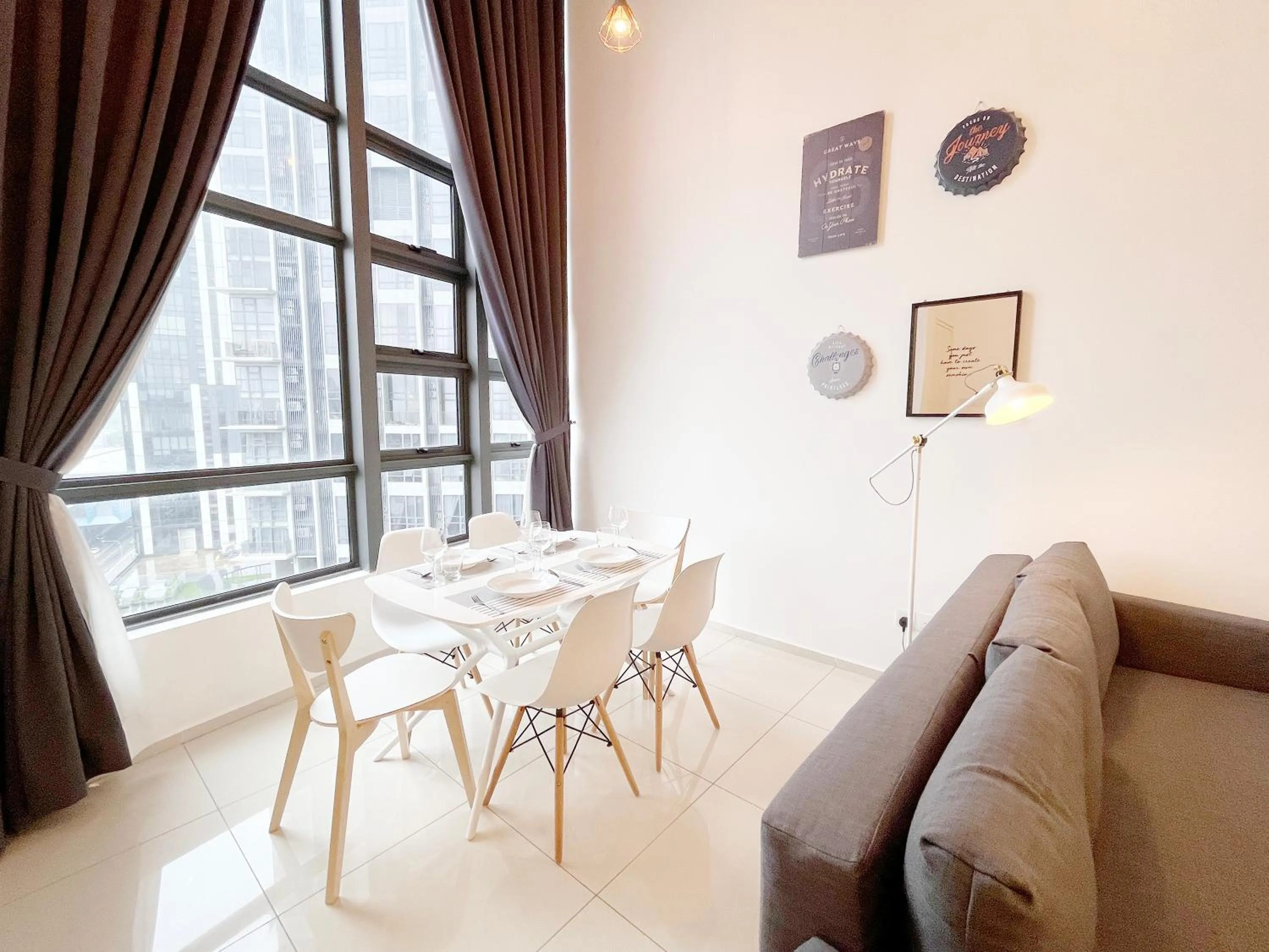 Dining area in Ekocheras Suite by MOKA at CHERAS