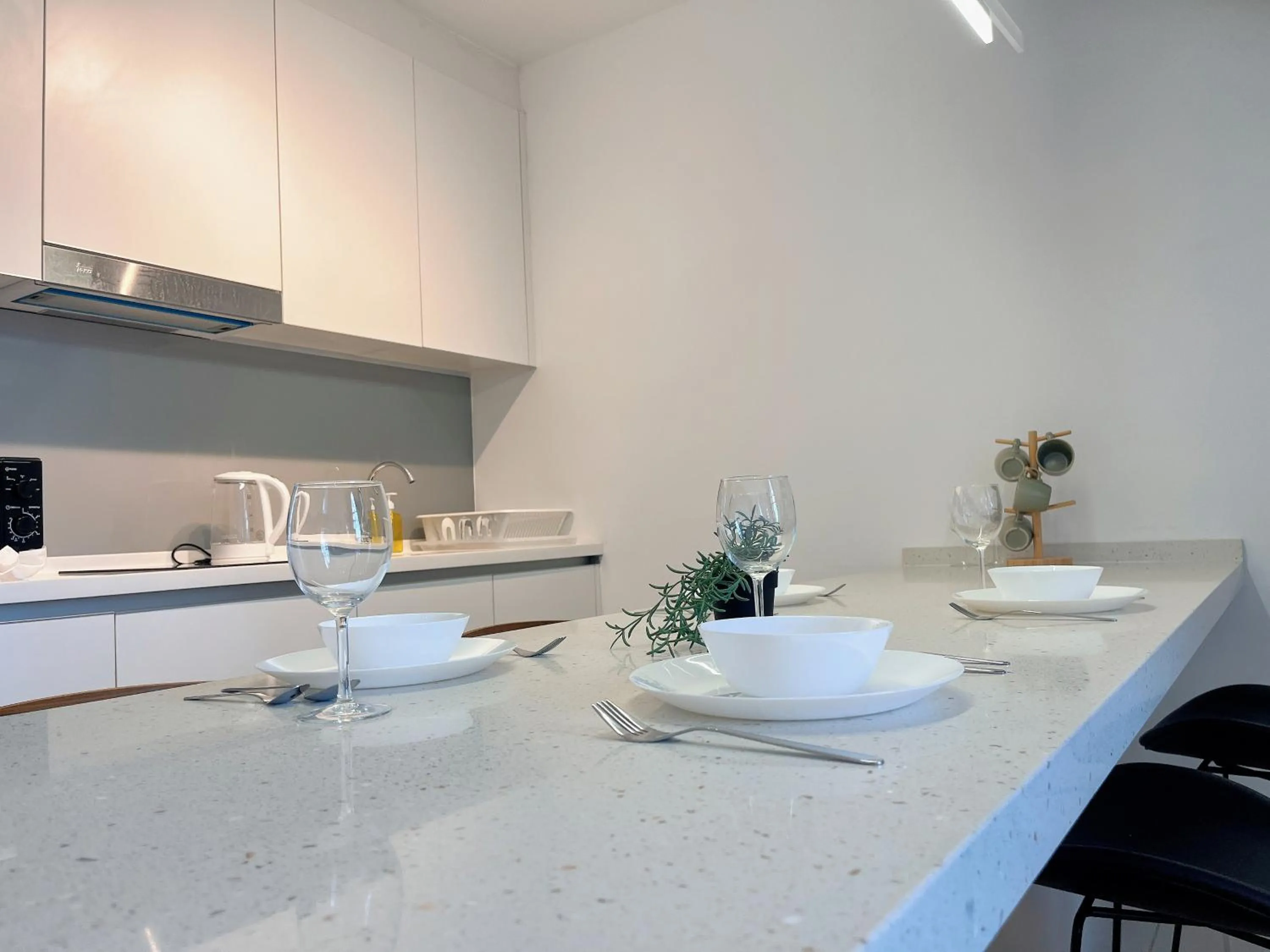 Dining area in Ekocheras Suite by MOKA at CHERAS