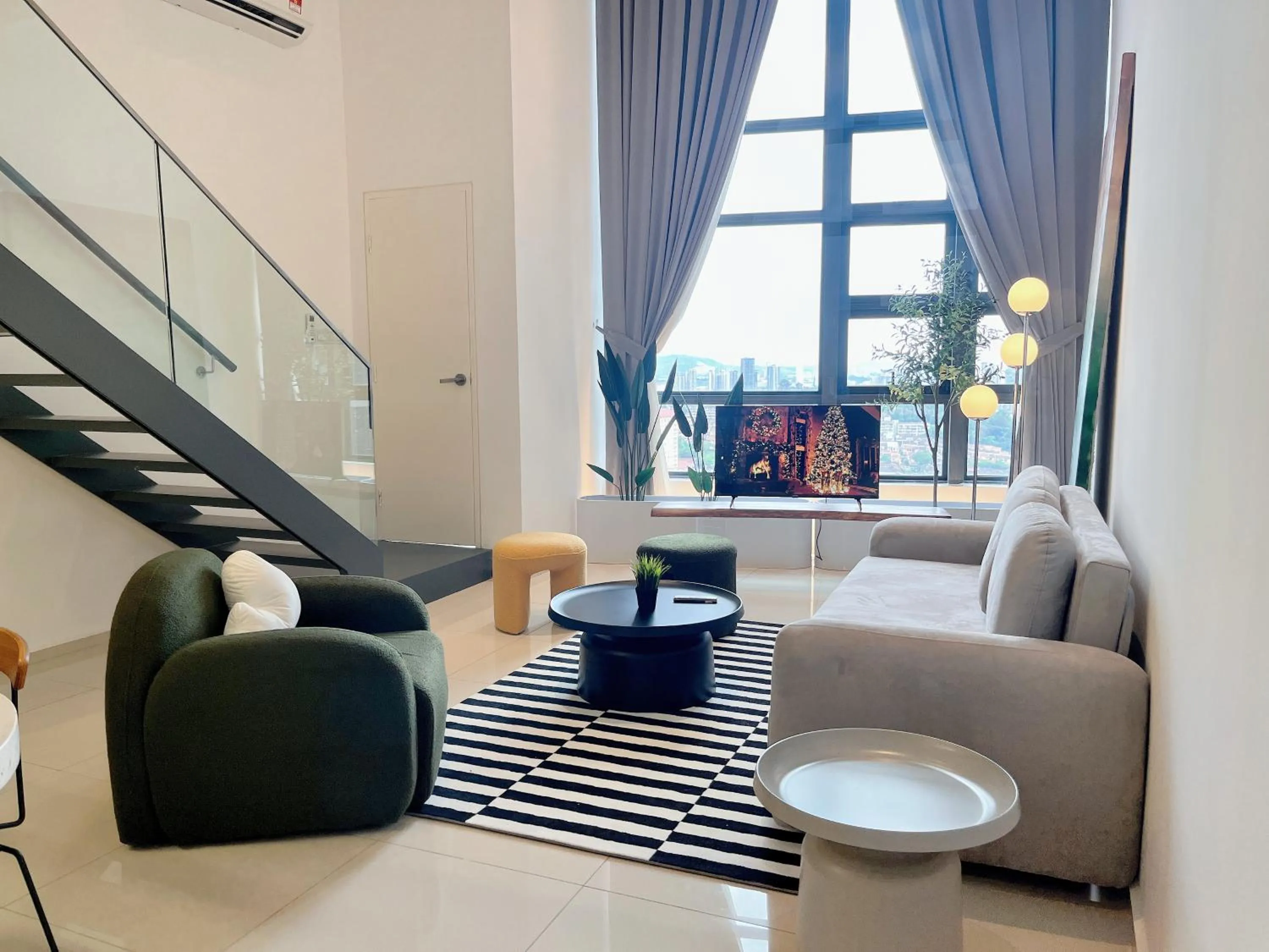 Living room in Ekocheras Suite by MOKA at CHERAS