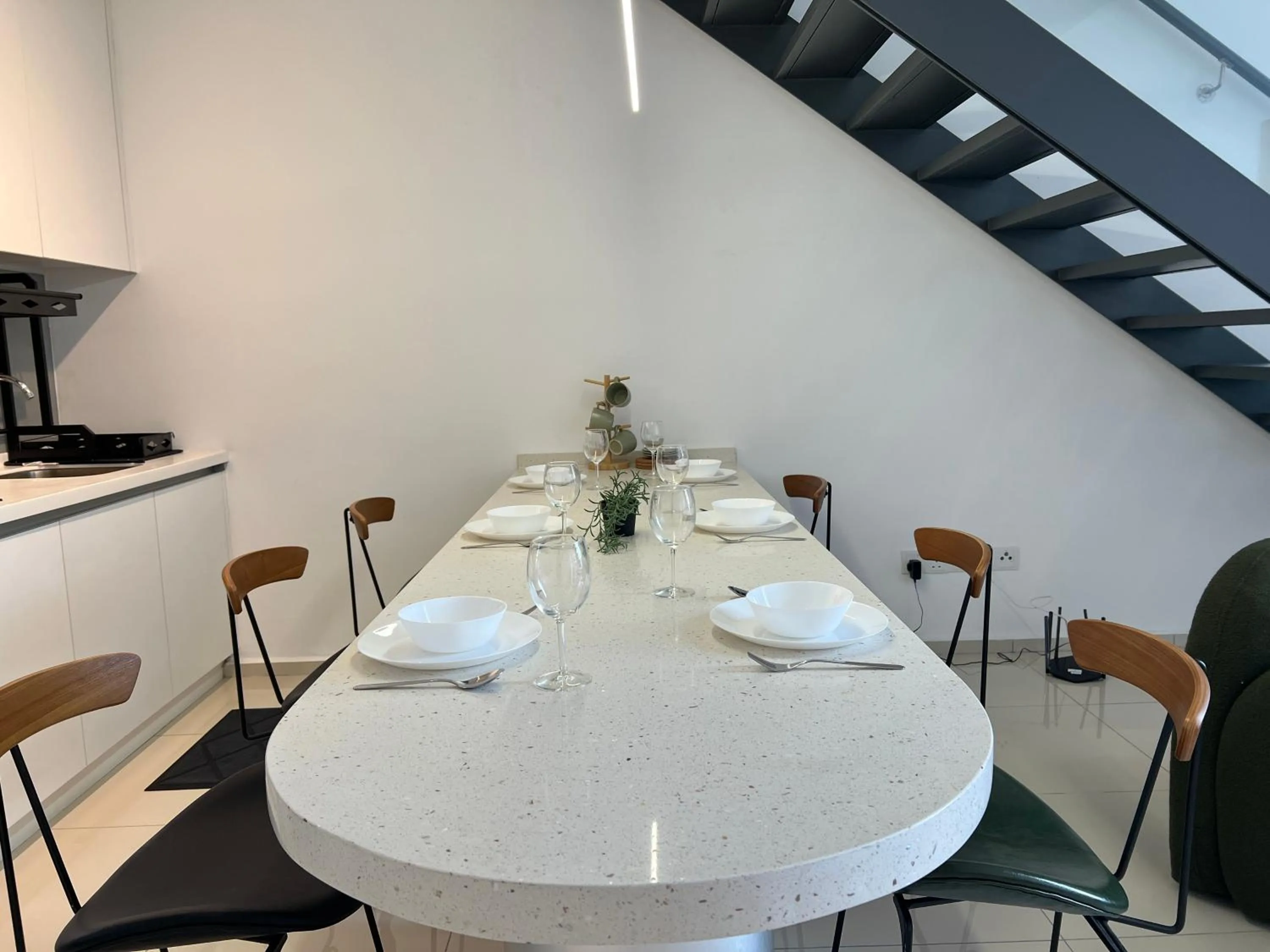 Dining area in Ekocheras Suite by MOKA at CHERAS