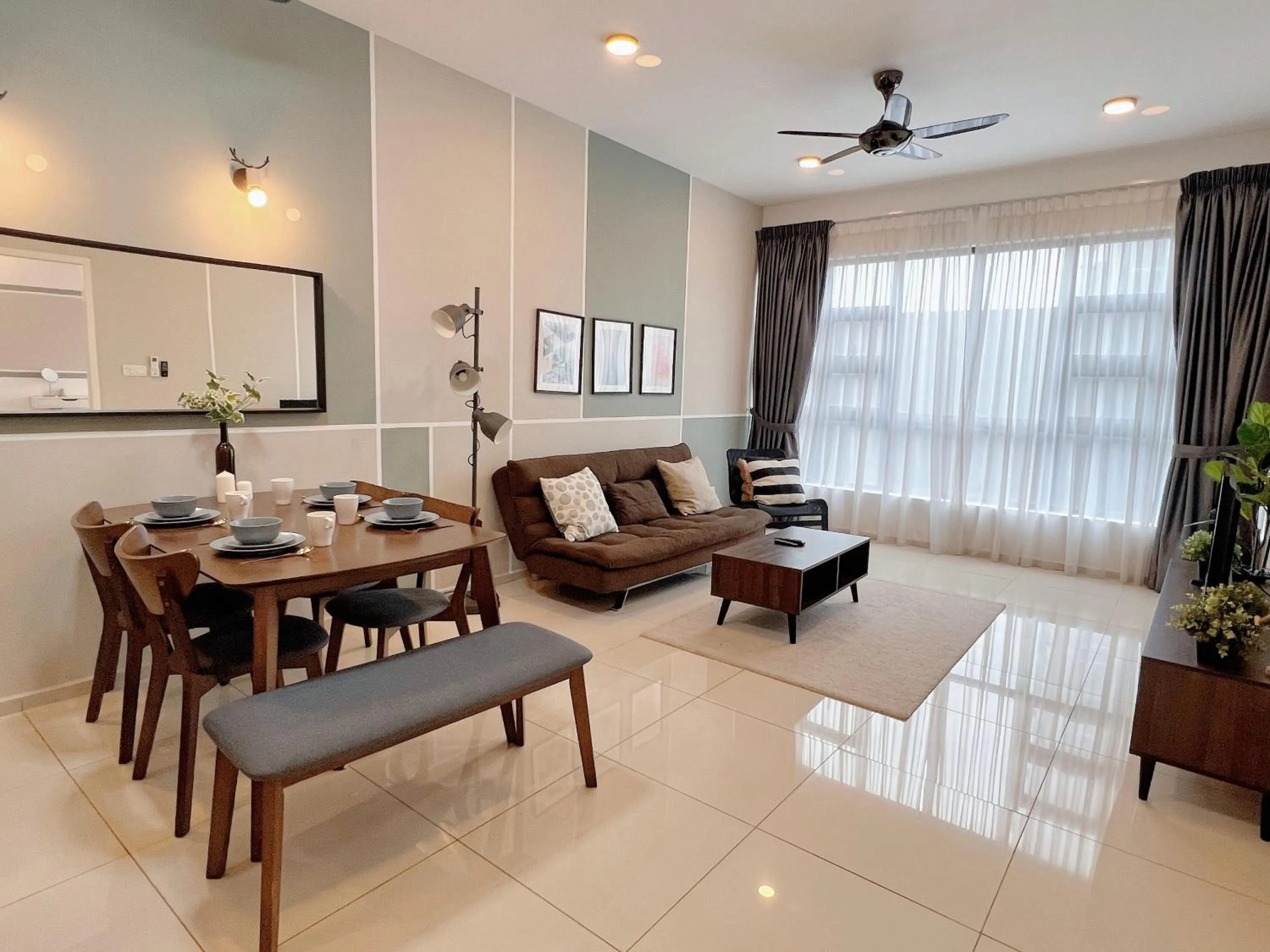 Living room in Ekocheras Suite by MOKA at CHERAS