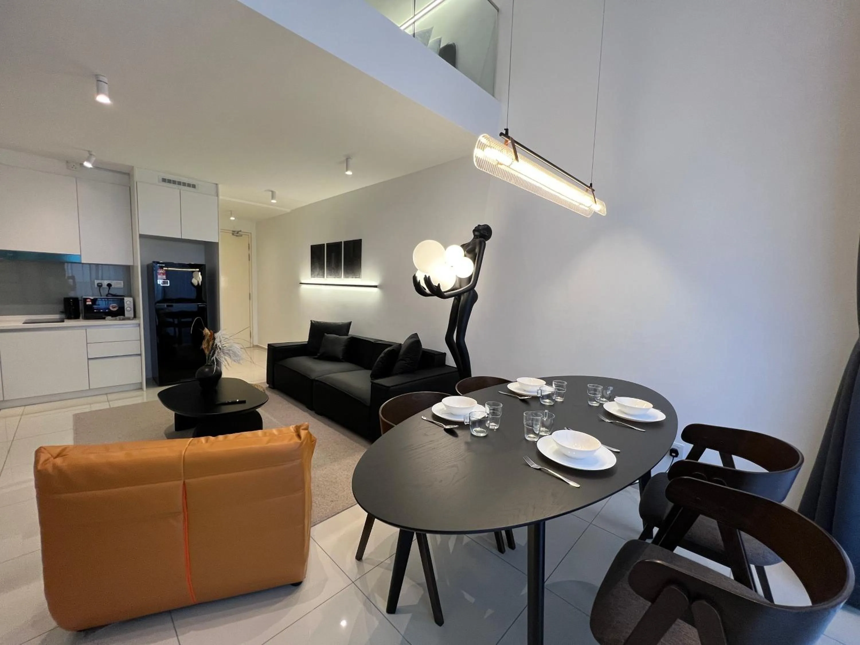 Dining area in Ekocheras Suite by MOKA at CHERAS