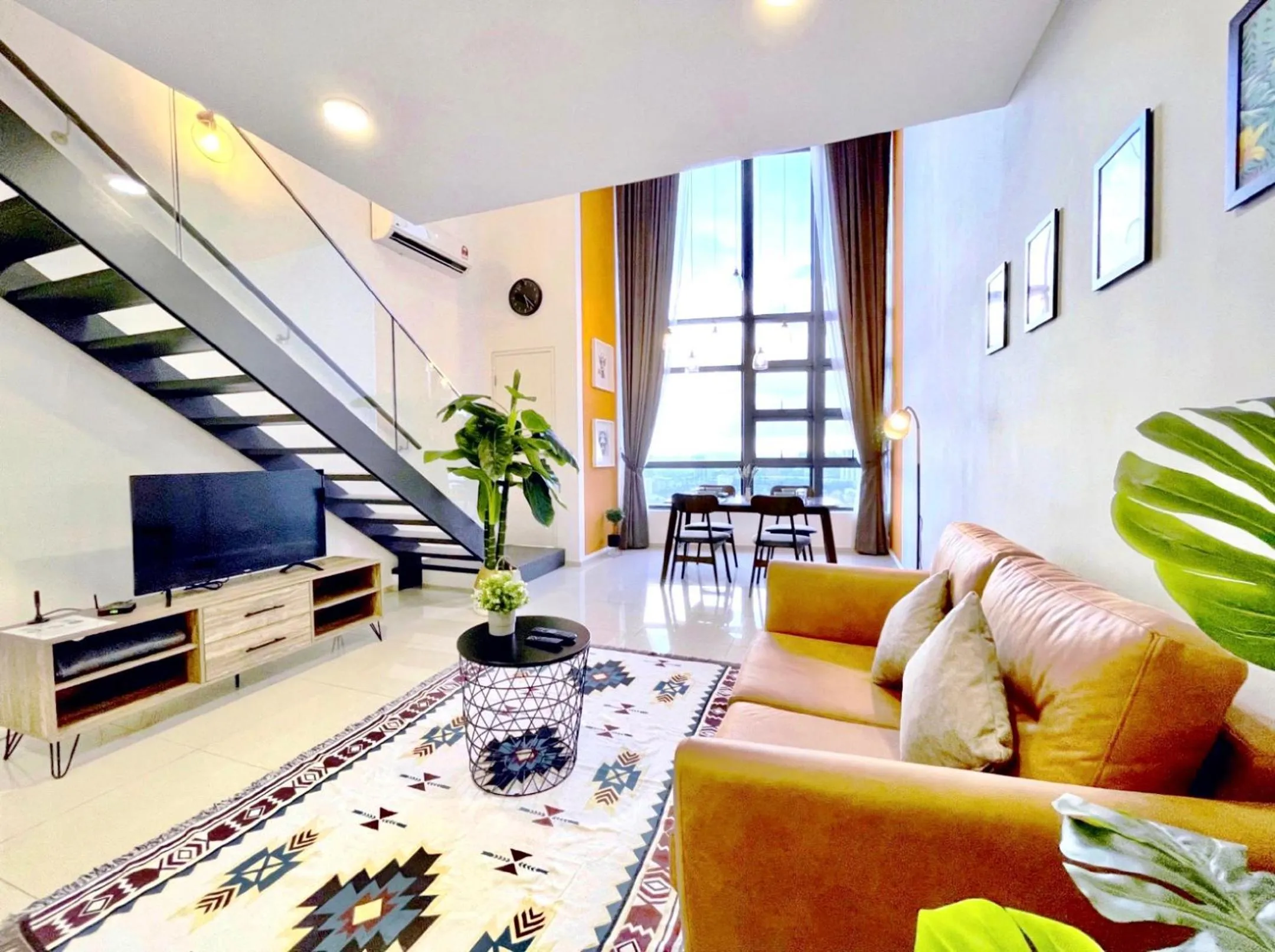 Living room in Ekocheras Suite by MOKA at CHERAS