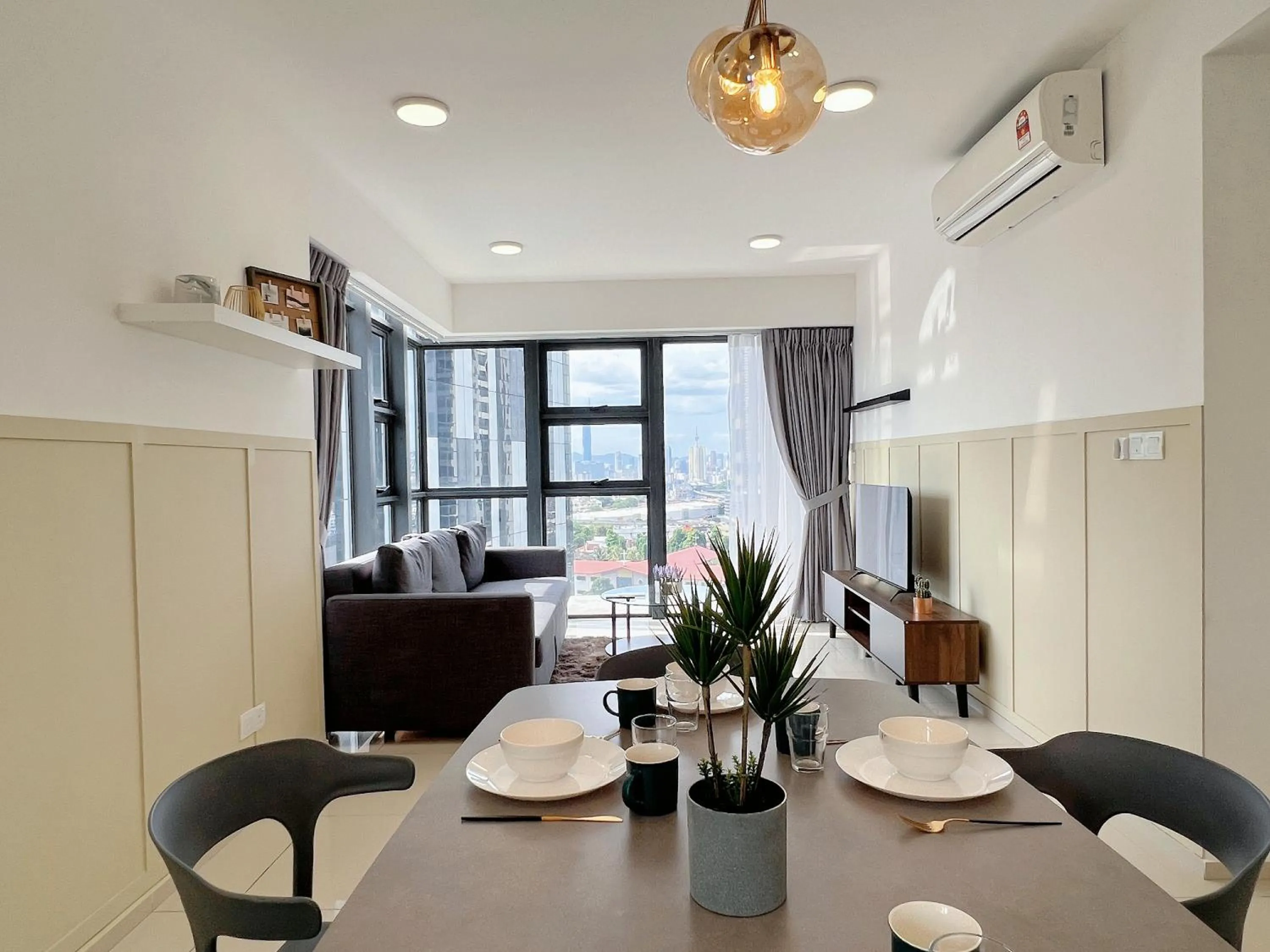 Living room in Ekocheras Suite by MOKA at CHERAS