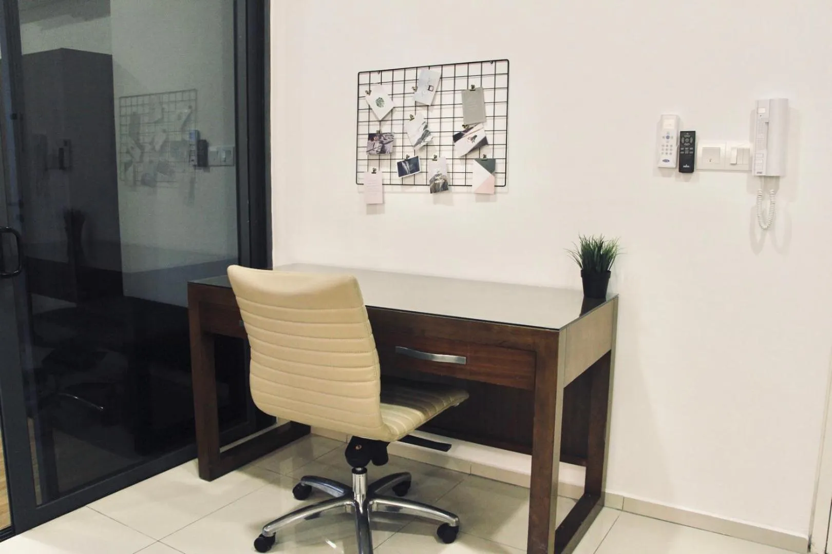 hair dresser in Ekocheras Suite by MOKA at CHERAS